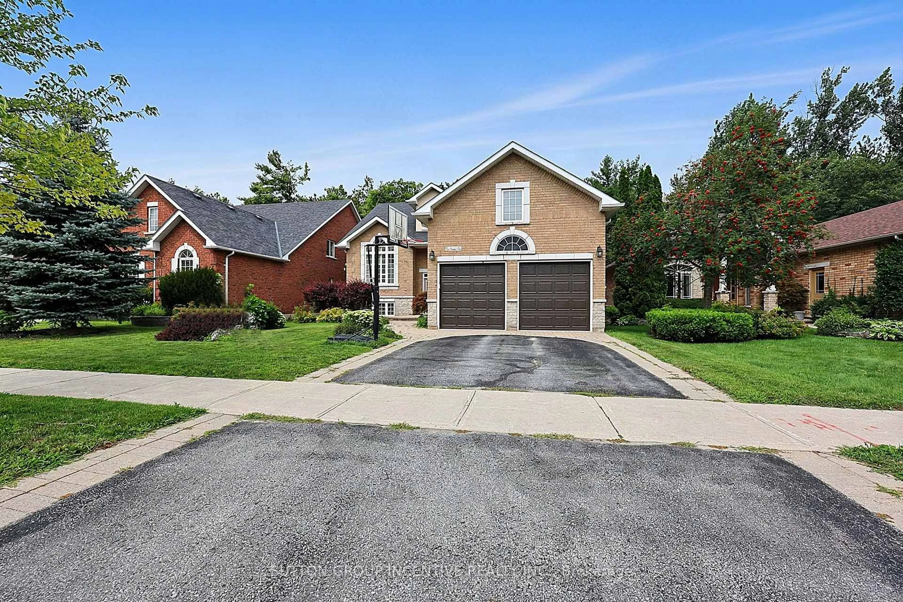 Home with brick exterior material, street for 102 CUMMING Dr, Barrie Ontario L4N 0C7