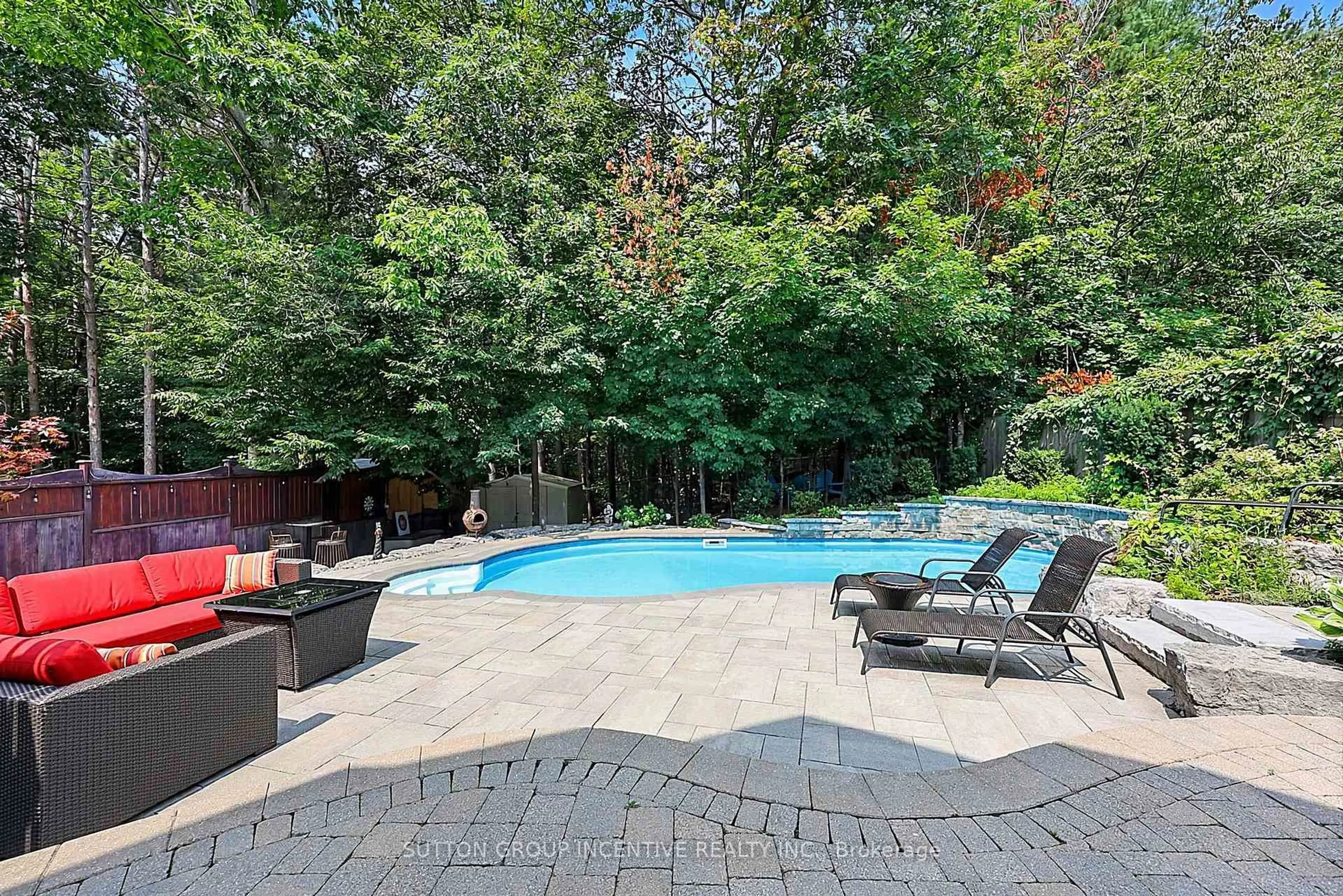 Pool for 102 CUMMING Dr, Barrie Ontario L4N 0C7