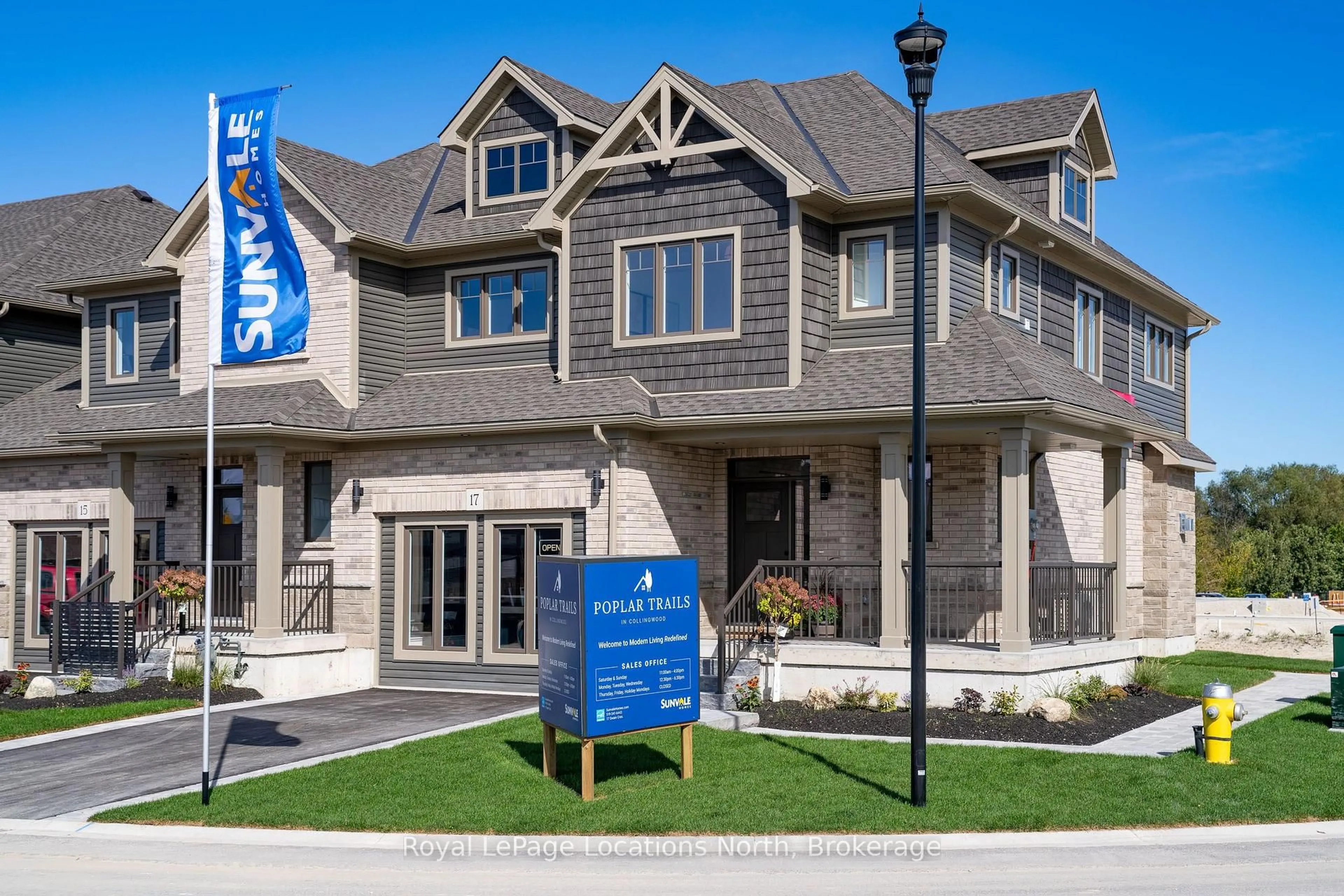 Home with vinyl exterior material, street for 17 Swain Cres, Collingwood Ontario L9Y 5T3