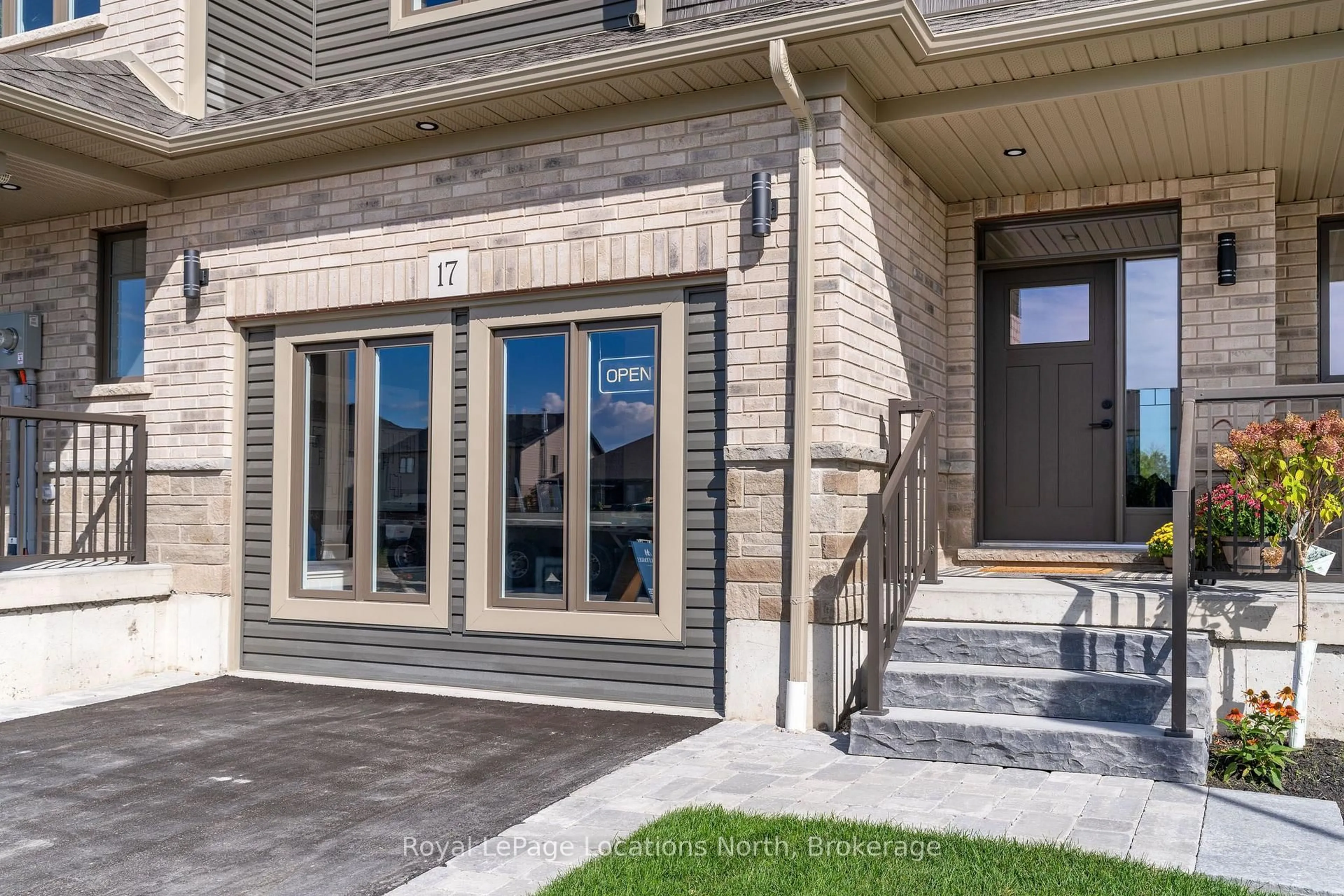 Home with brick exterior material, street for 17 Swain Cres, Collingwood Ontario L9Y 5T3