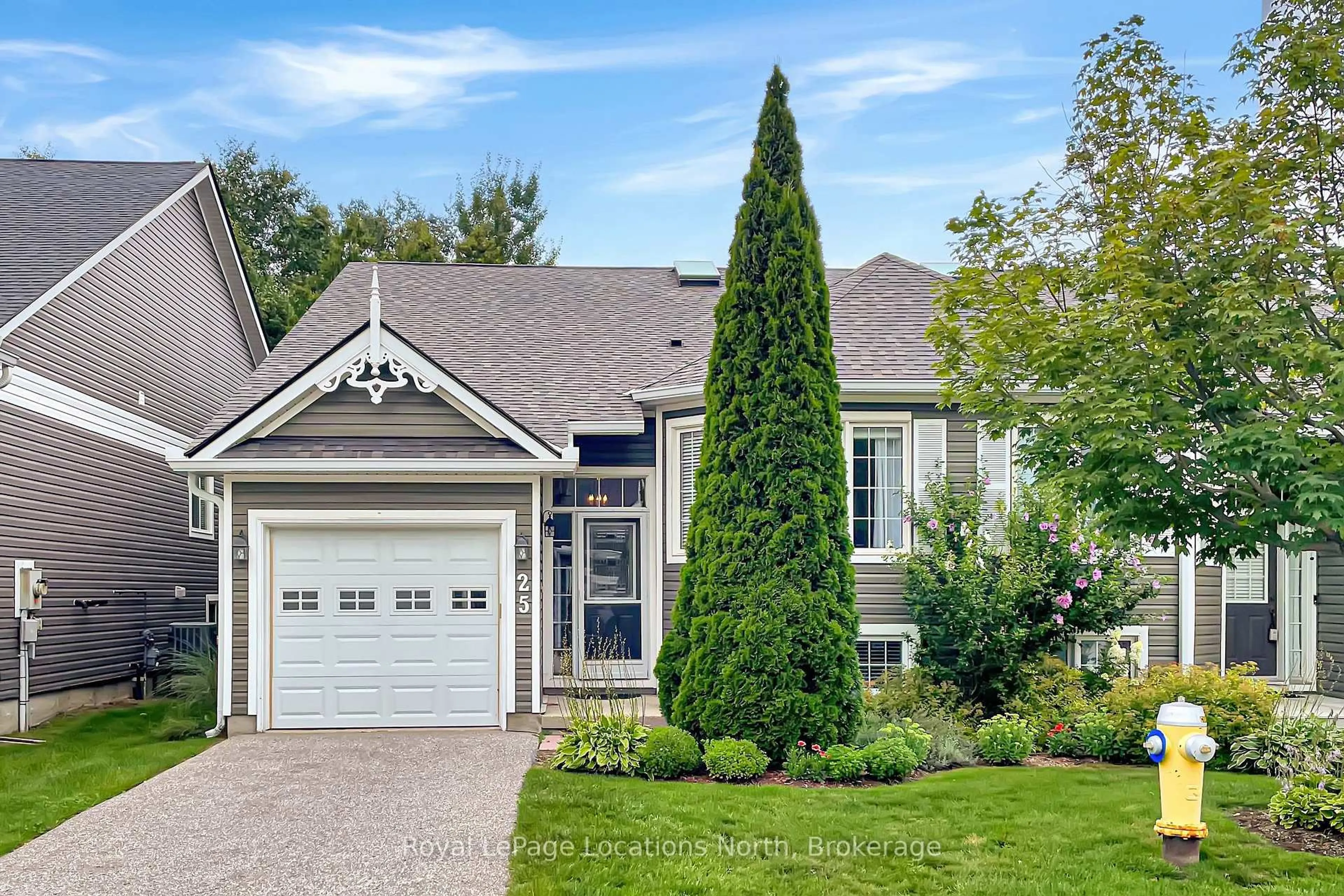 Home with vinyl exterior material, street for 25 Green Briar Dr, Collingwood Ontario L9Y 5H9