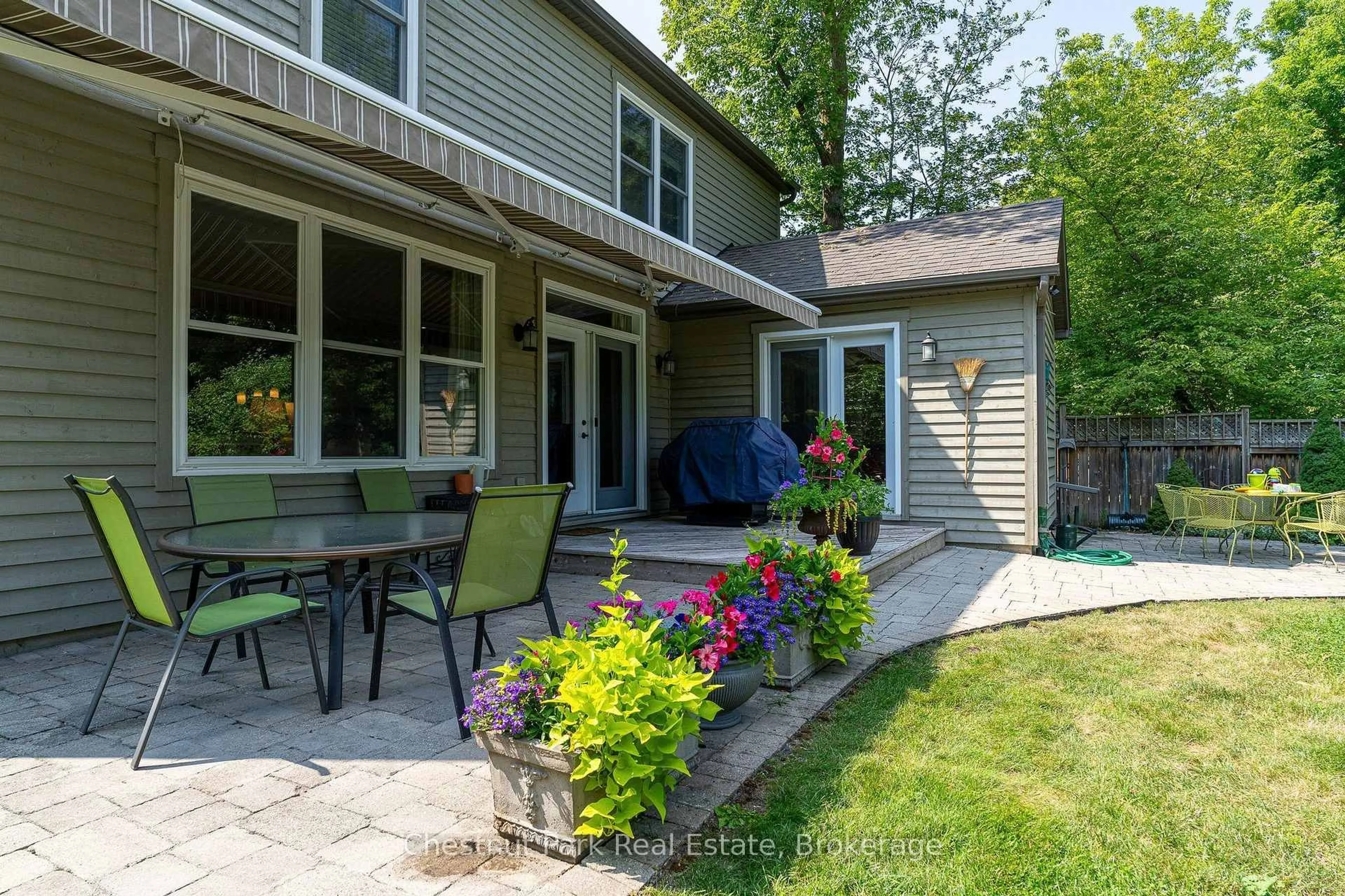 Patio, street for 71 Hickory St, Collingwood Ontario L9Y 3E7