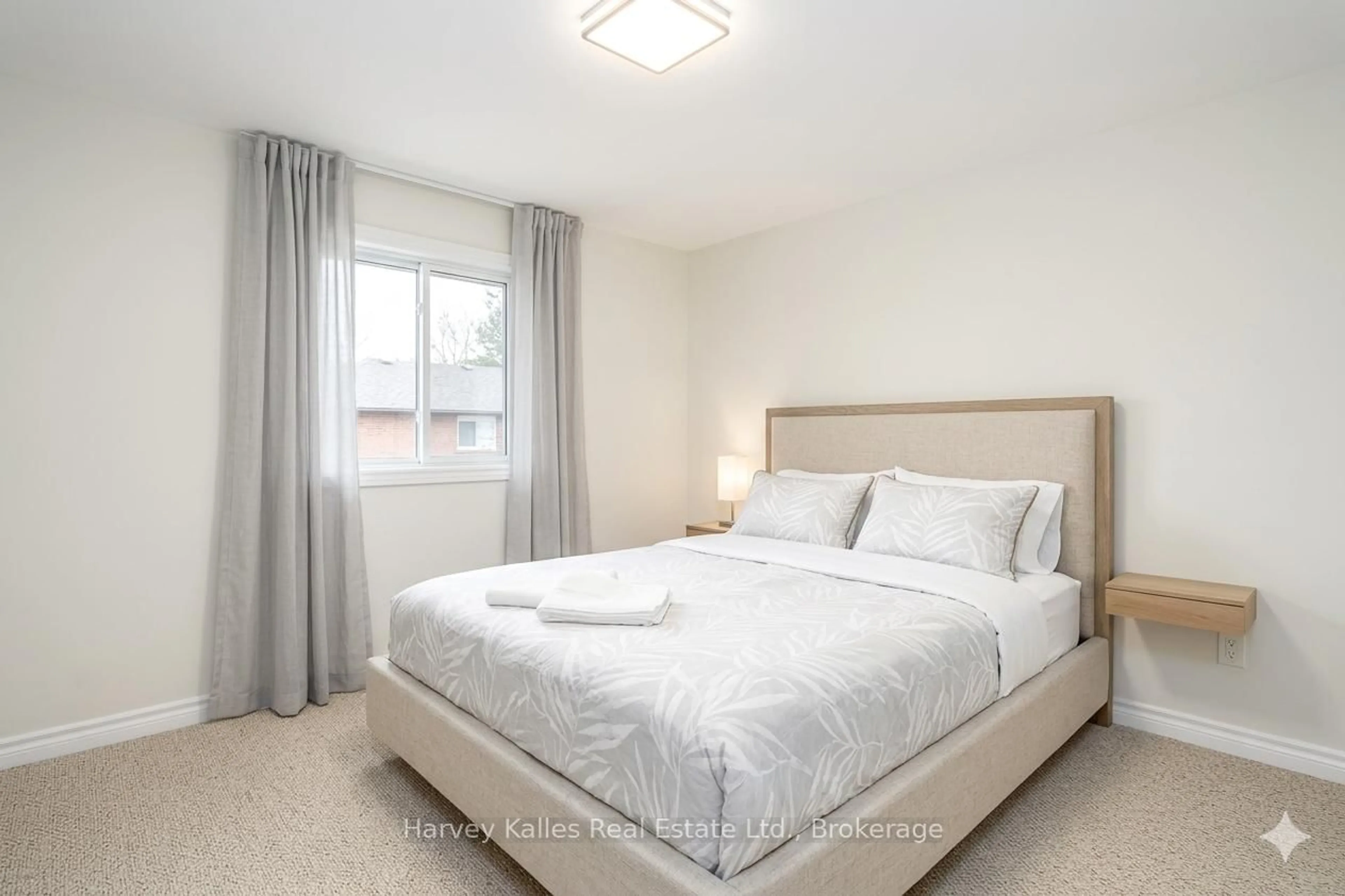 Bedroom with bed, unknown for 27 Peel St, Penetanguishene Ontario L9M 1A5