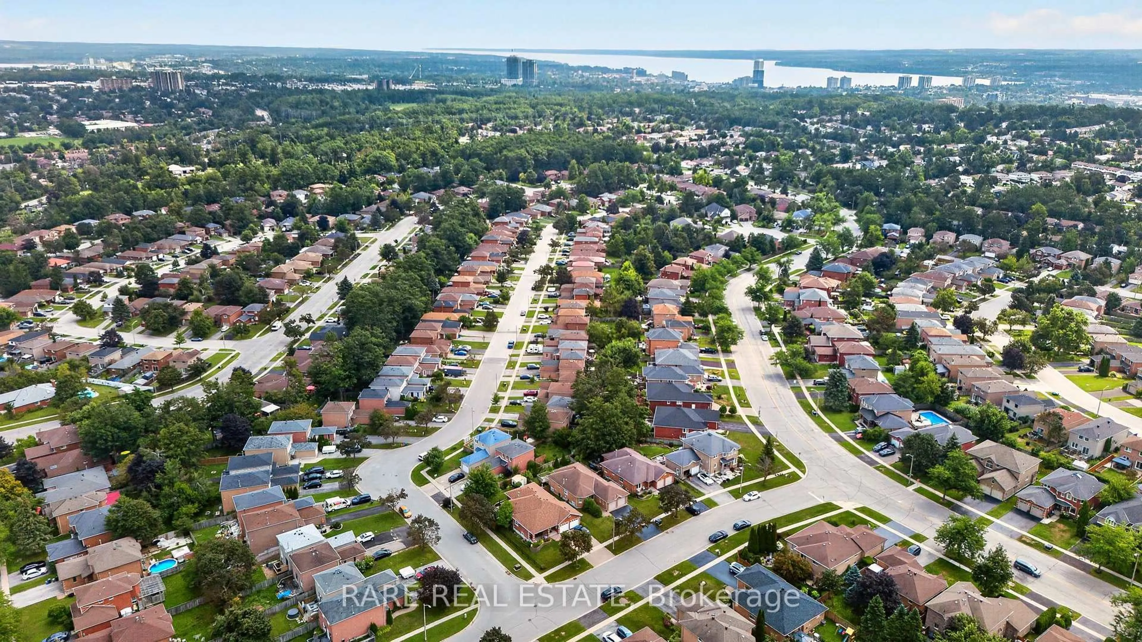 A pic from outside/outdoor area/front of a property/back of a property/a pic from drone, street for 7 Longman Dr, Barrie Ontario L4N 7E5