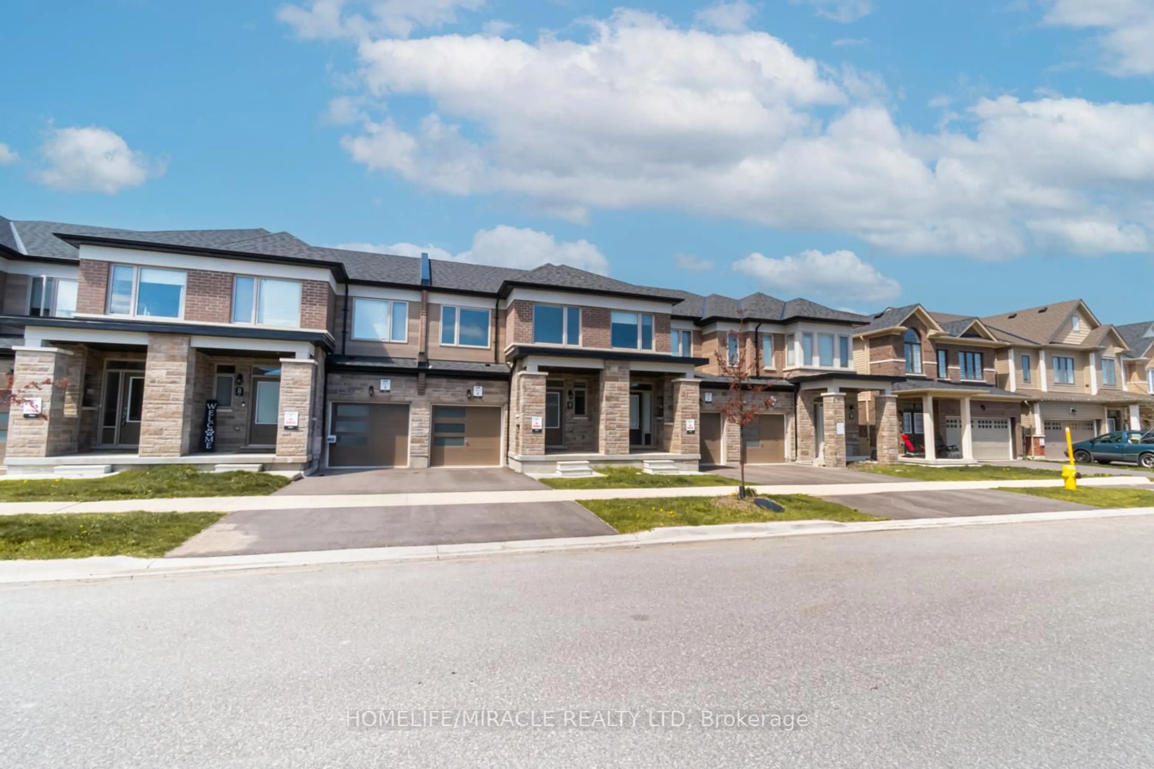 Home with brick exterior material, street for 34 Valleybrook Rd, Barrie Ontario L9J 0L4