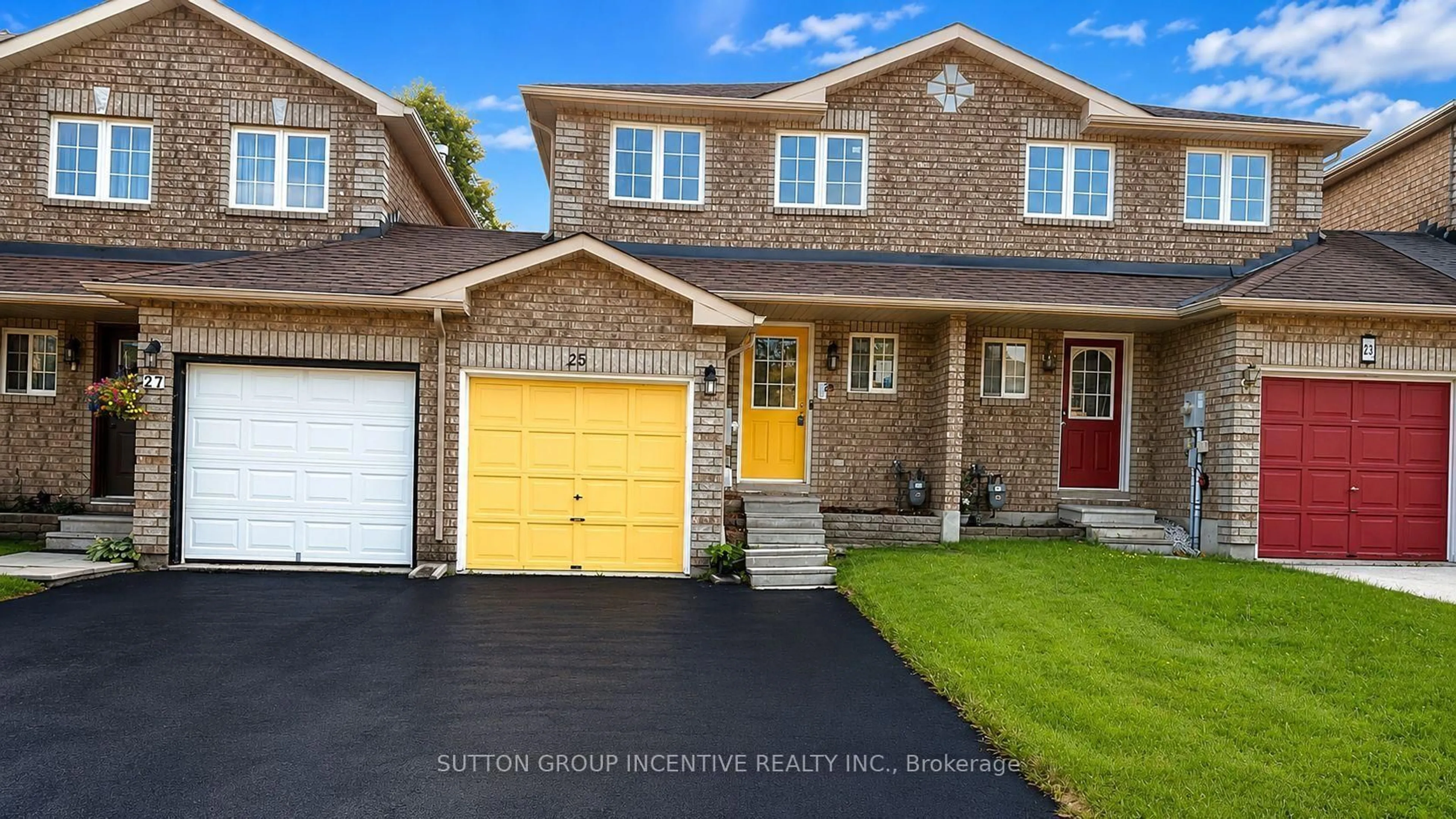 Home with brick exterior material, street for 25 Lions Gate Blvd, Barrie Ontario L4M 7E3