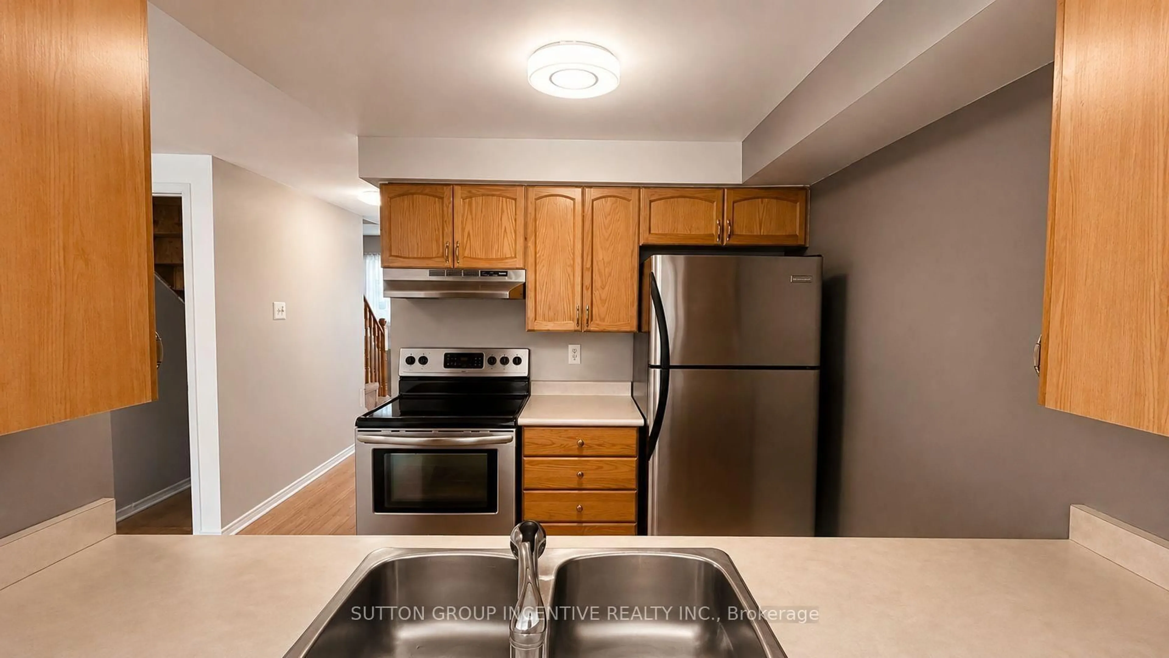 Standard kitchen, unknown for 25 Lions Gate Blvd, Barrie Ontario L4M 7E3