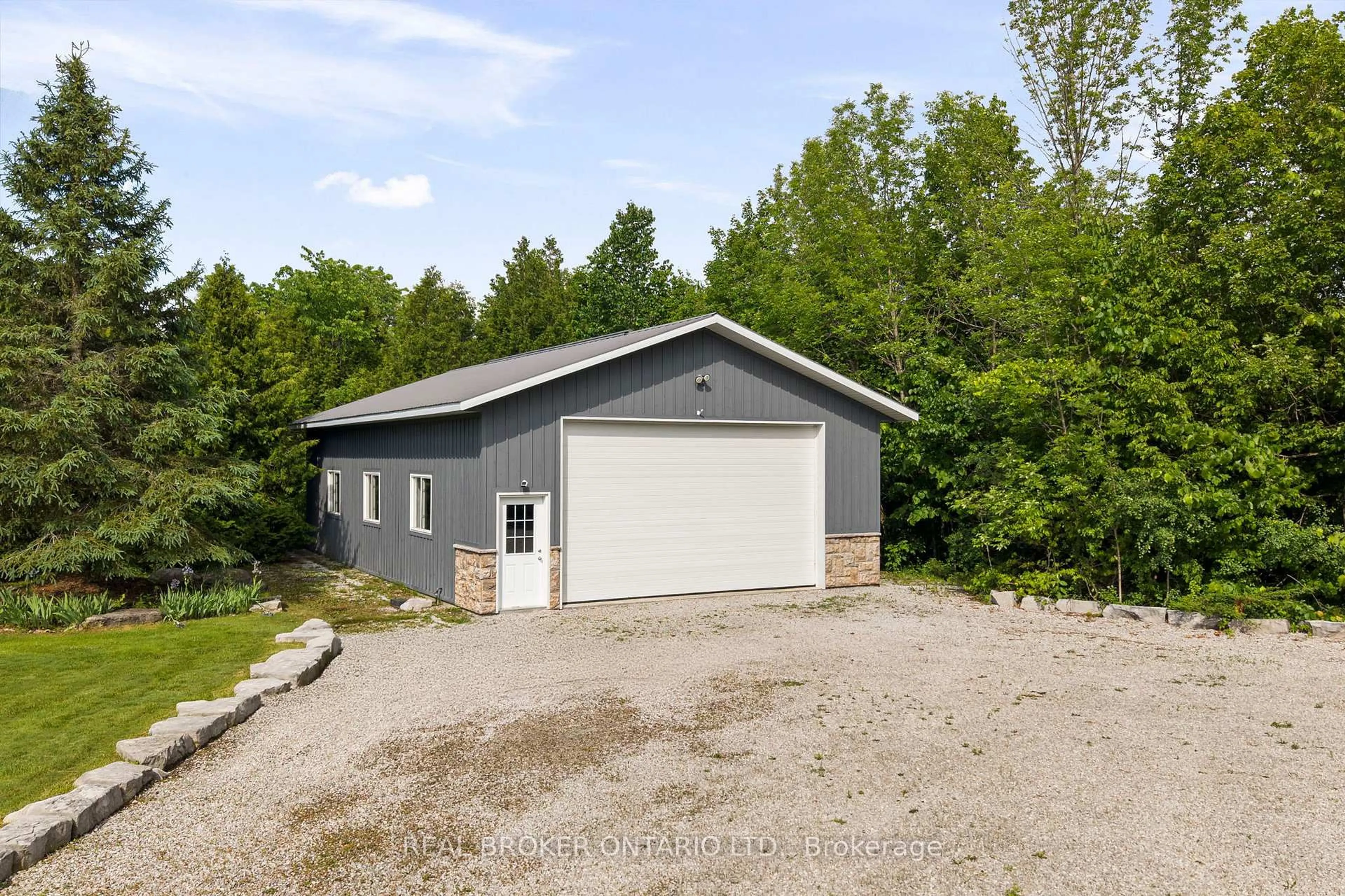 Indoor garage for 2200 Wainman Line, Severn Ontario L0K 1E0