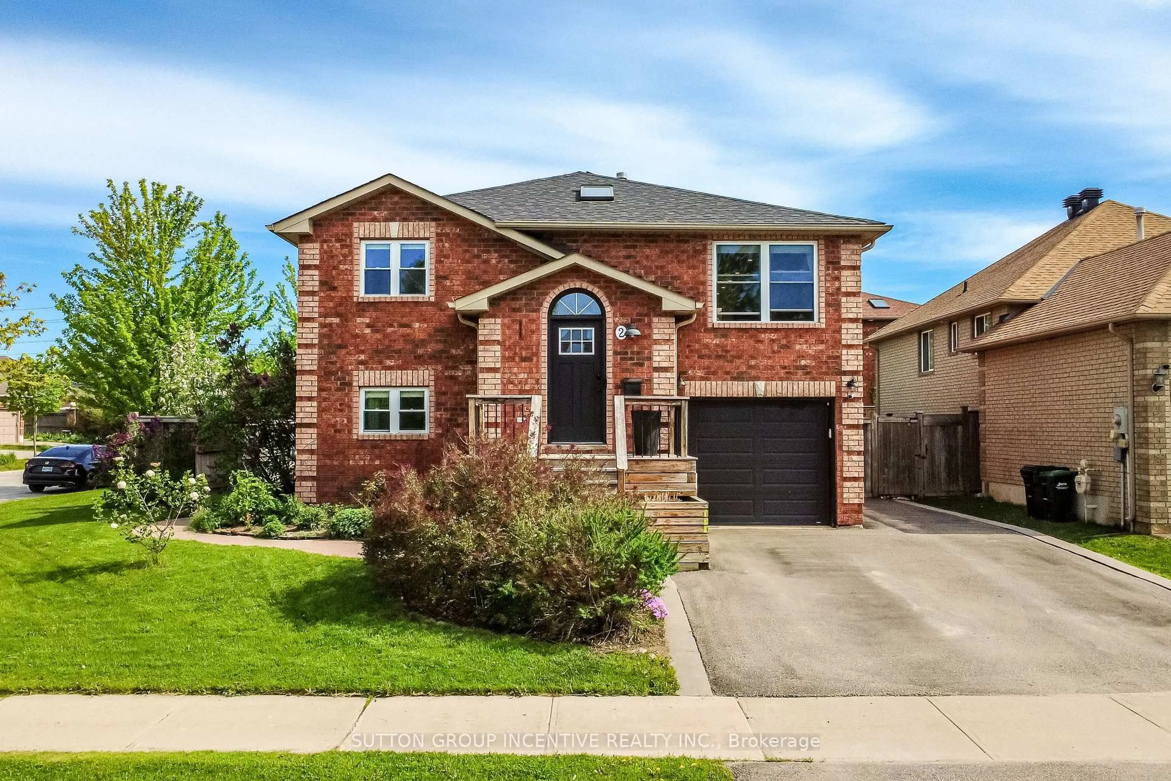 Home with brick exterior material, street for 2 Hewitt Pl, Barrie Ontario L4M 7B4