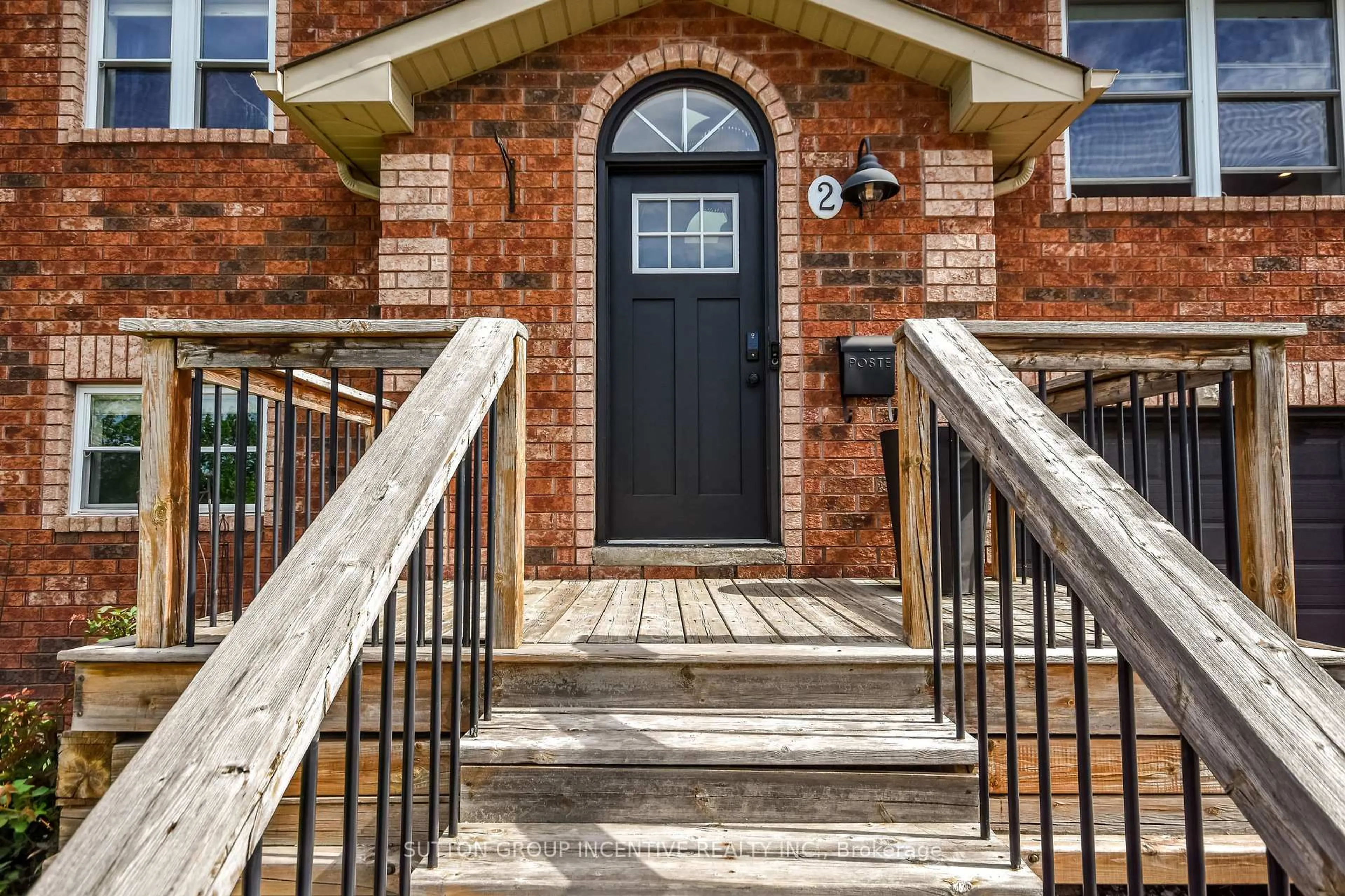 Home with brick exterior material, street for 2 Hewitt Pl, Barrie Ontario L4M 7B4