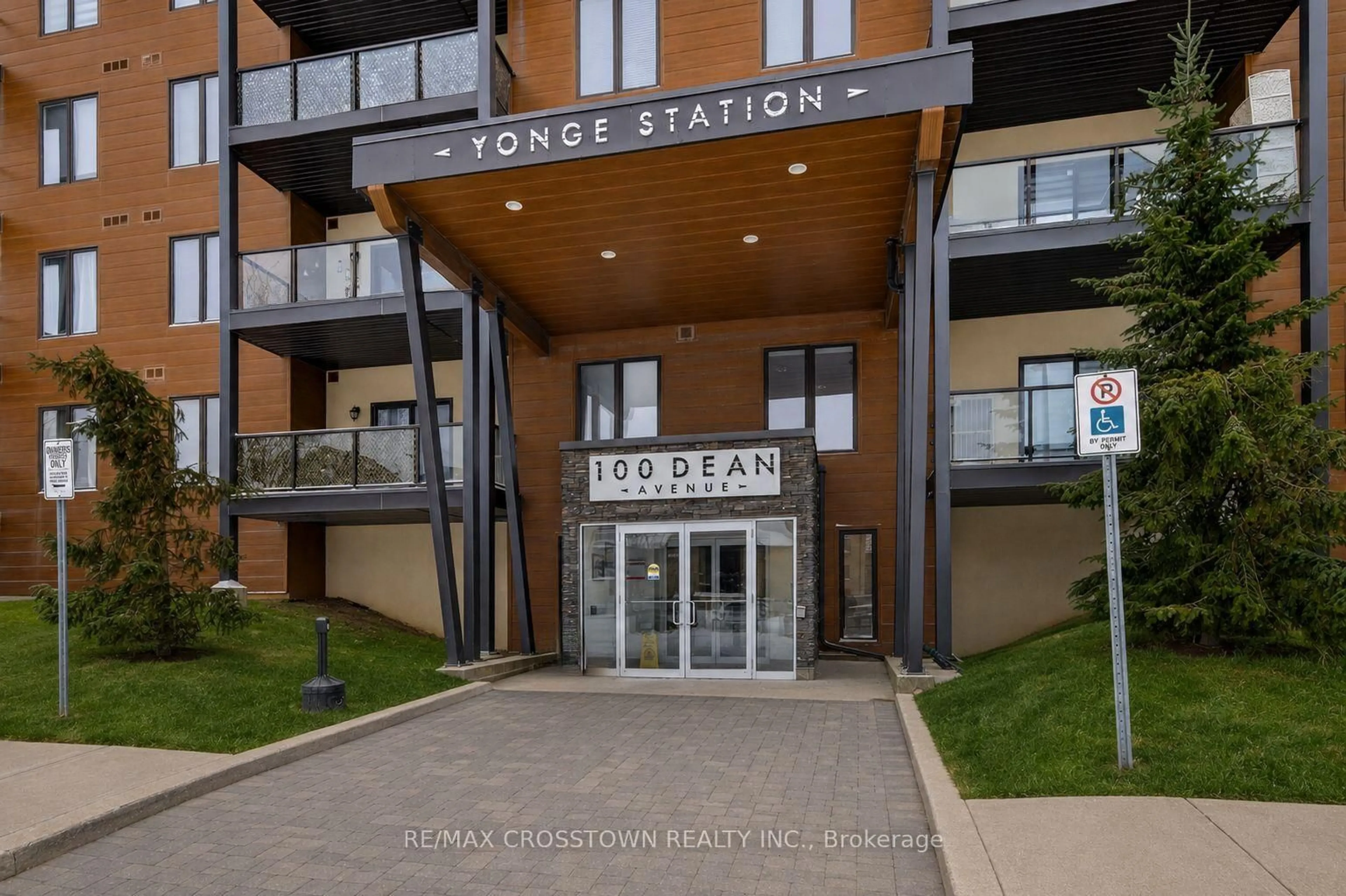 Indoor foyer for 100 Dean Ave #105, Barrie Ontario L9J 0H1