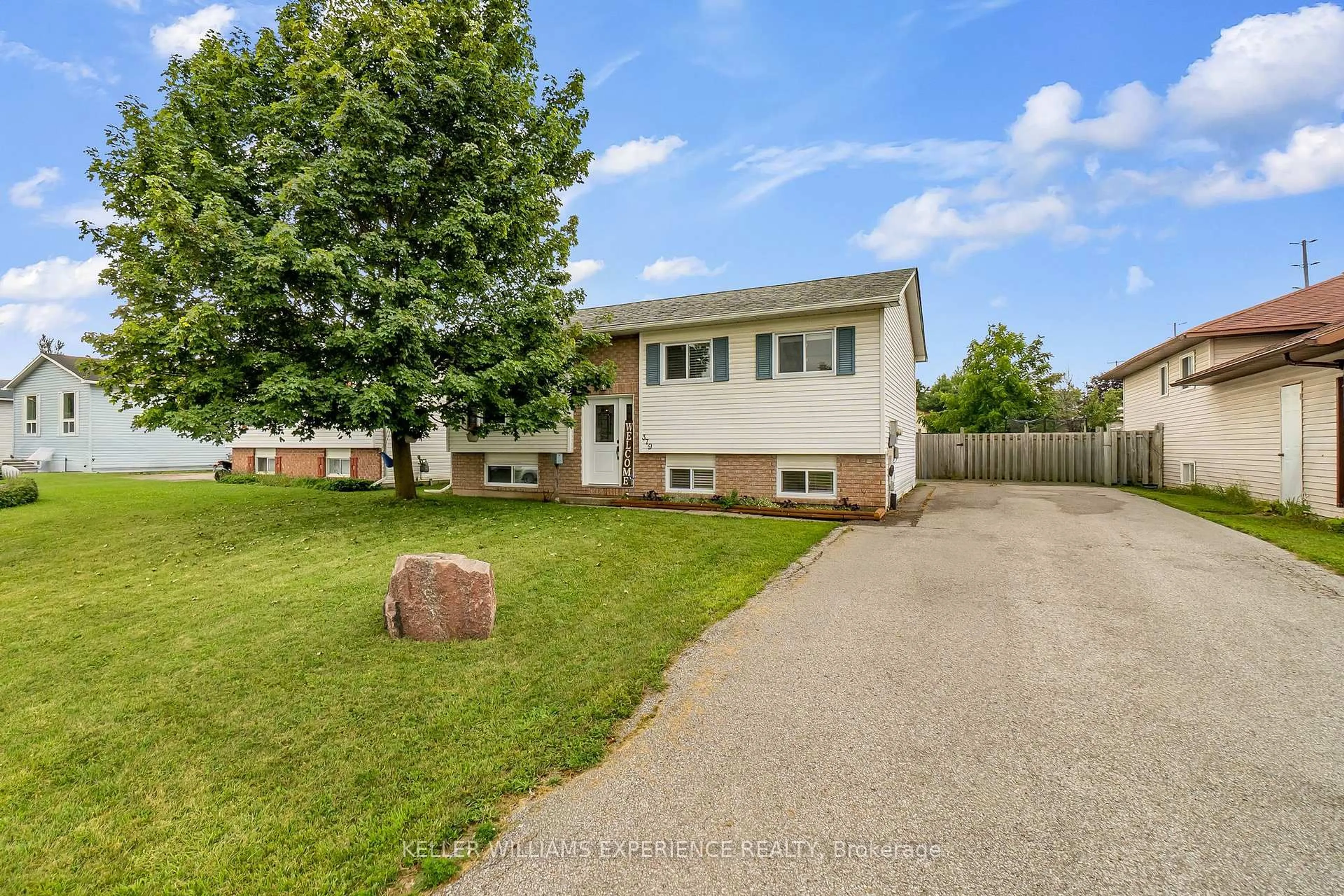 A pic from outside/outdoor area/front of a property/back of a property/a pic from drone, street for 379 High St, Orillia Ontario L3V 4X6