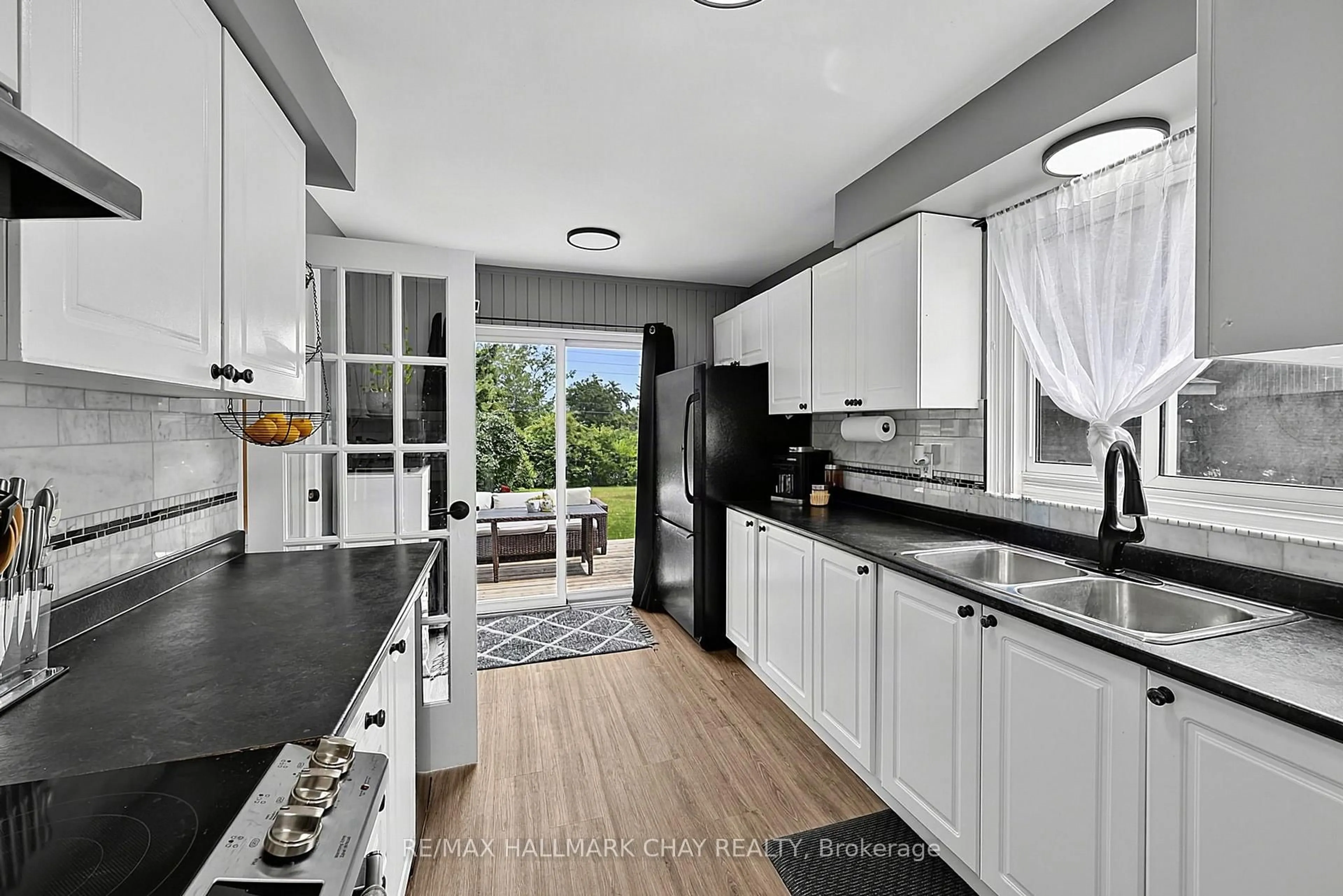 Open concept kitchen, unknown for 133 Daphne Cres, Barrie Ontario L4M 2Y7