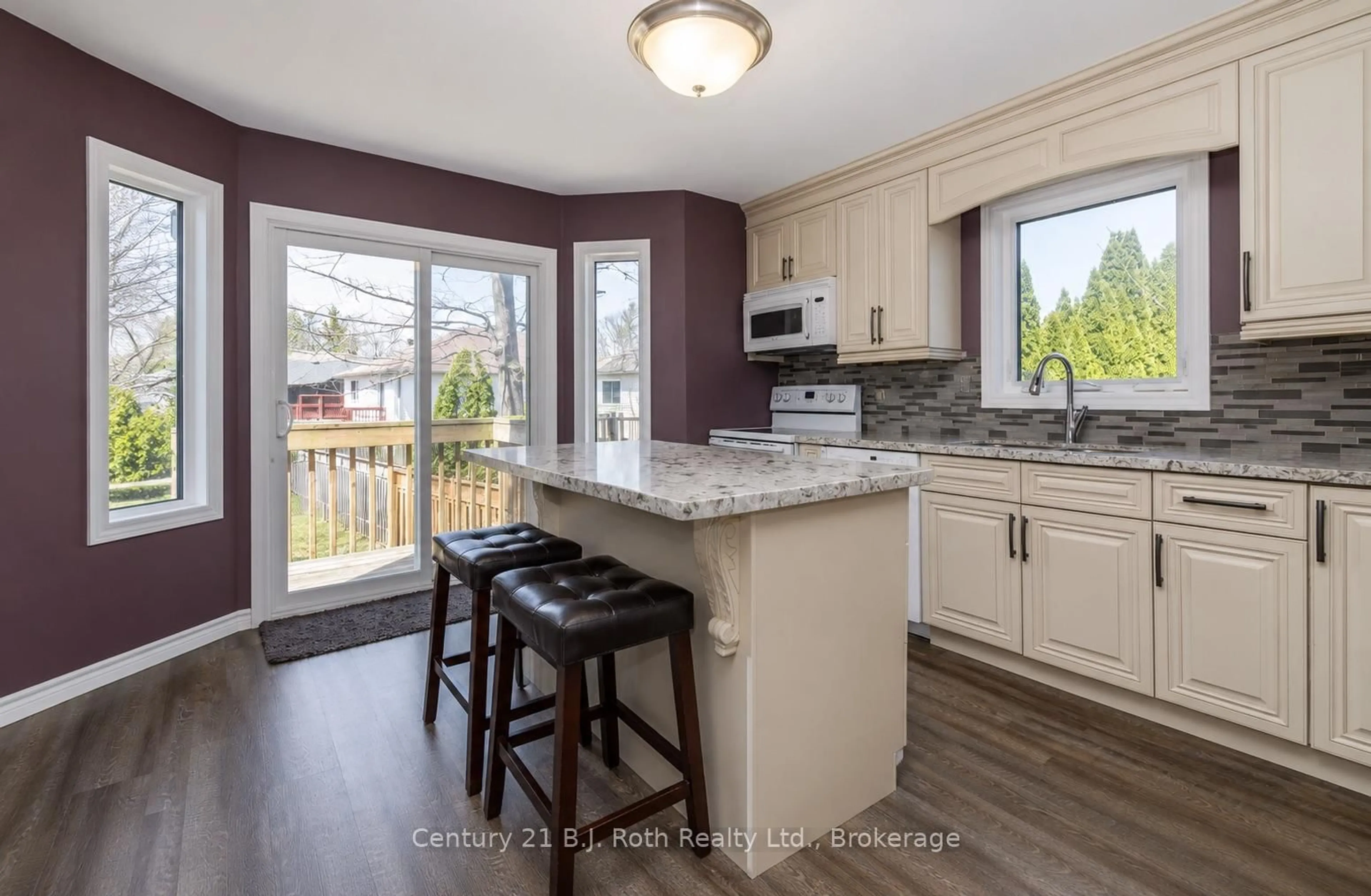 Open concept kitchen, unknown for 116 Dyer Dr, Wasaga Beach Ontario L9Z 1E5