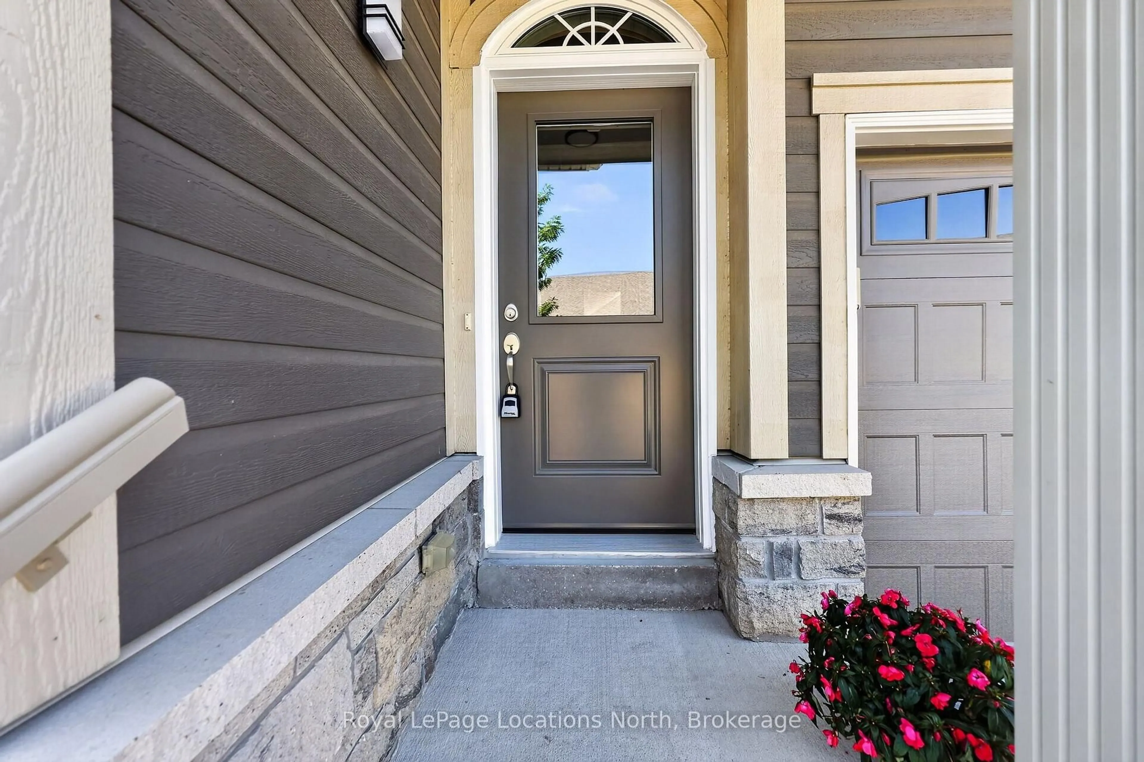 Indoor entryway for 73 Kari Cres, Collingwood Ontario L9Y 0Z7