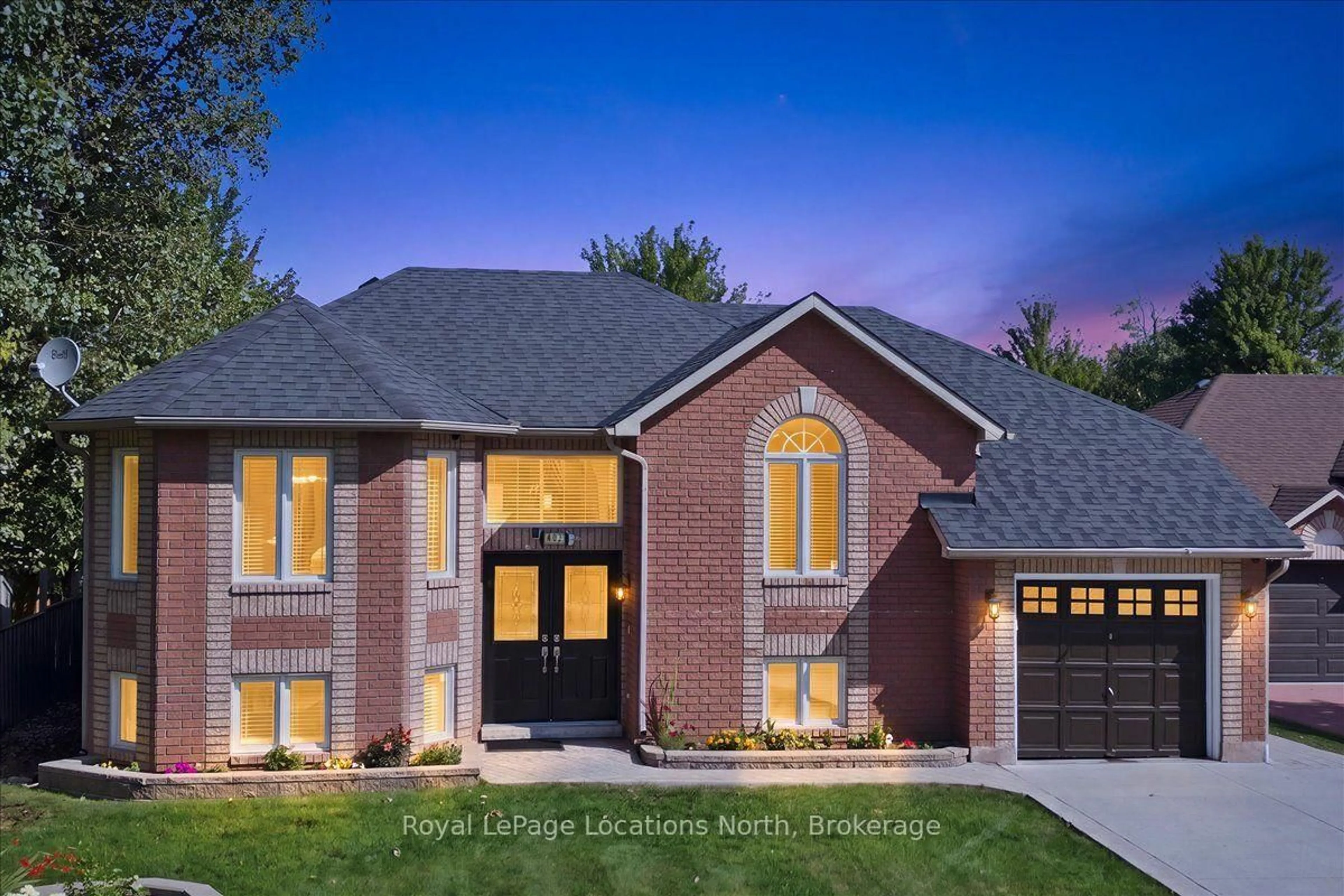 Home with brick exterior material, street for 402 Ramblewood Dr, Wasaga Beach Ontario L9Z 2N9