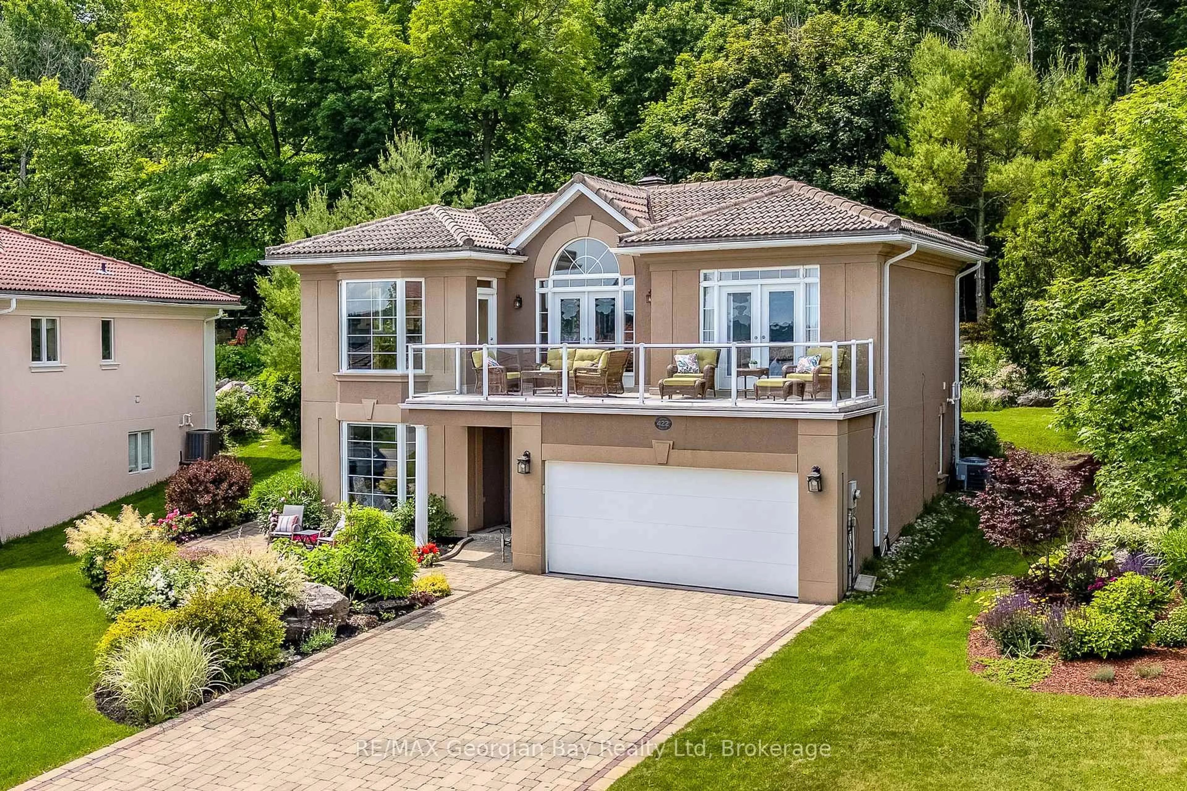 A pic from outside/outdoor area/front of a property/back of a property/a pic from drone, unknown for 422 Aberdeen Blvd, Midland Ontario L4R 5L8