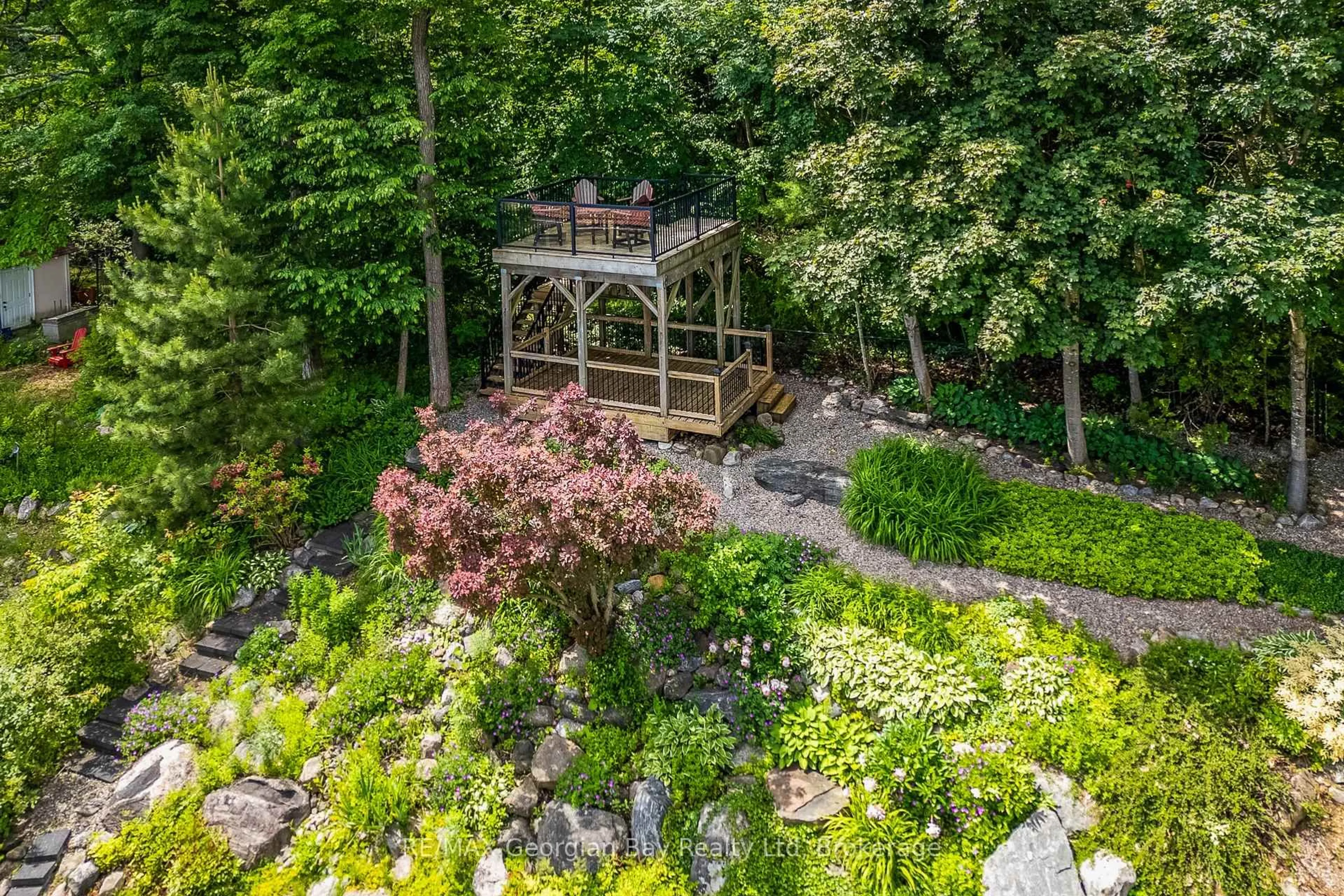 A pic from outside/outdoor area/front of a property/back of a property/a pic from drone, forest/trees view for 422 Aberdeen Blvd, Midland Ontario L4R 5L8