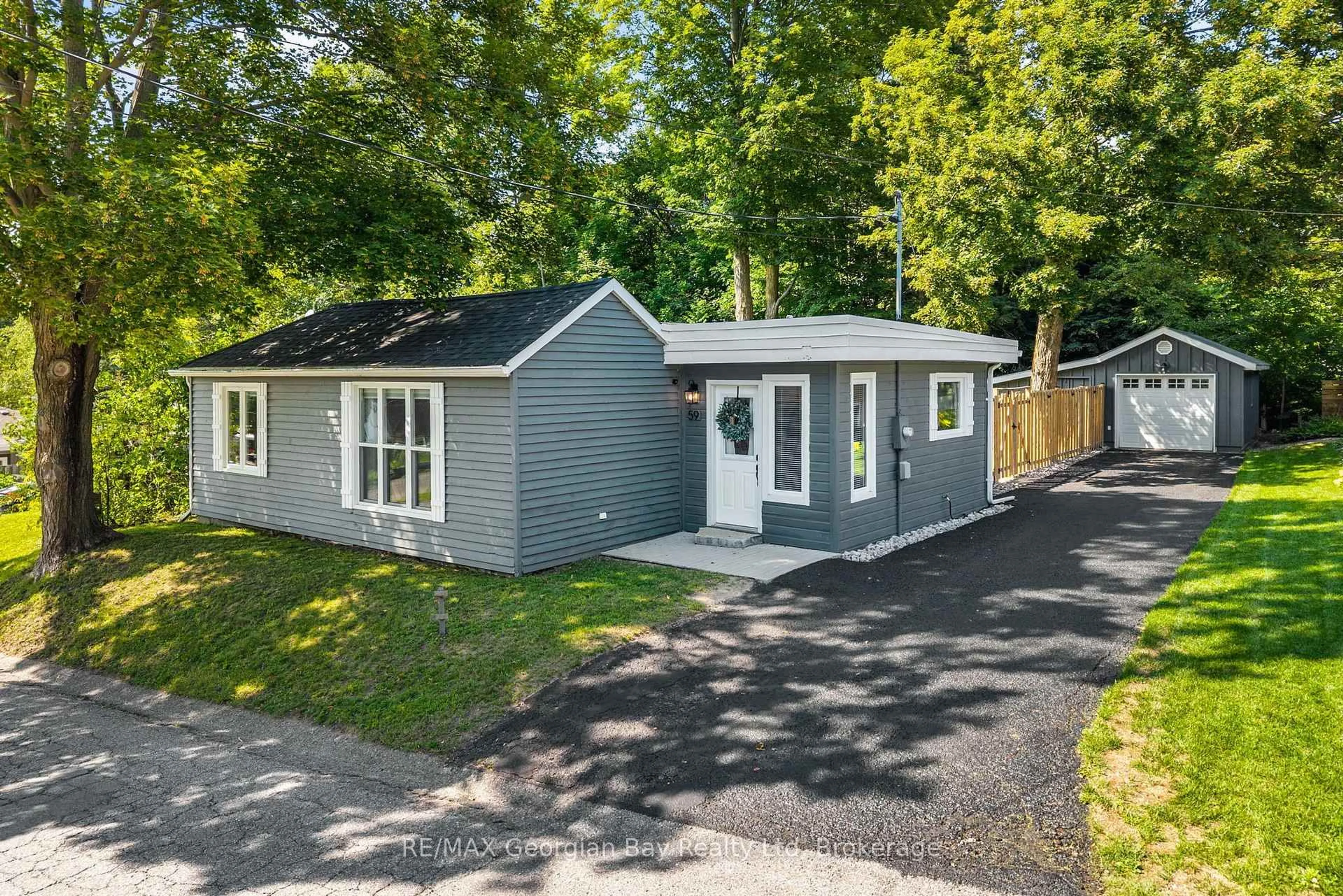 A pic from outside/outdoor area/front of a property/back of a property/a pic from drone, street for 59 Broad St, Penetanguishene Ontario L9M 1G4