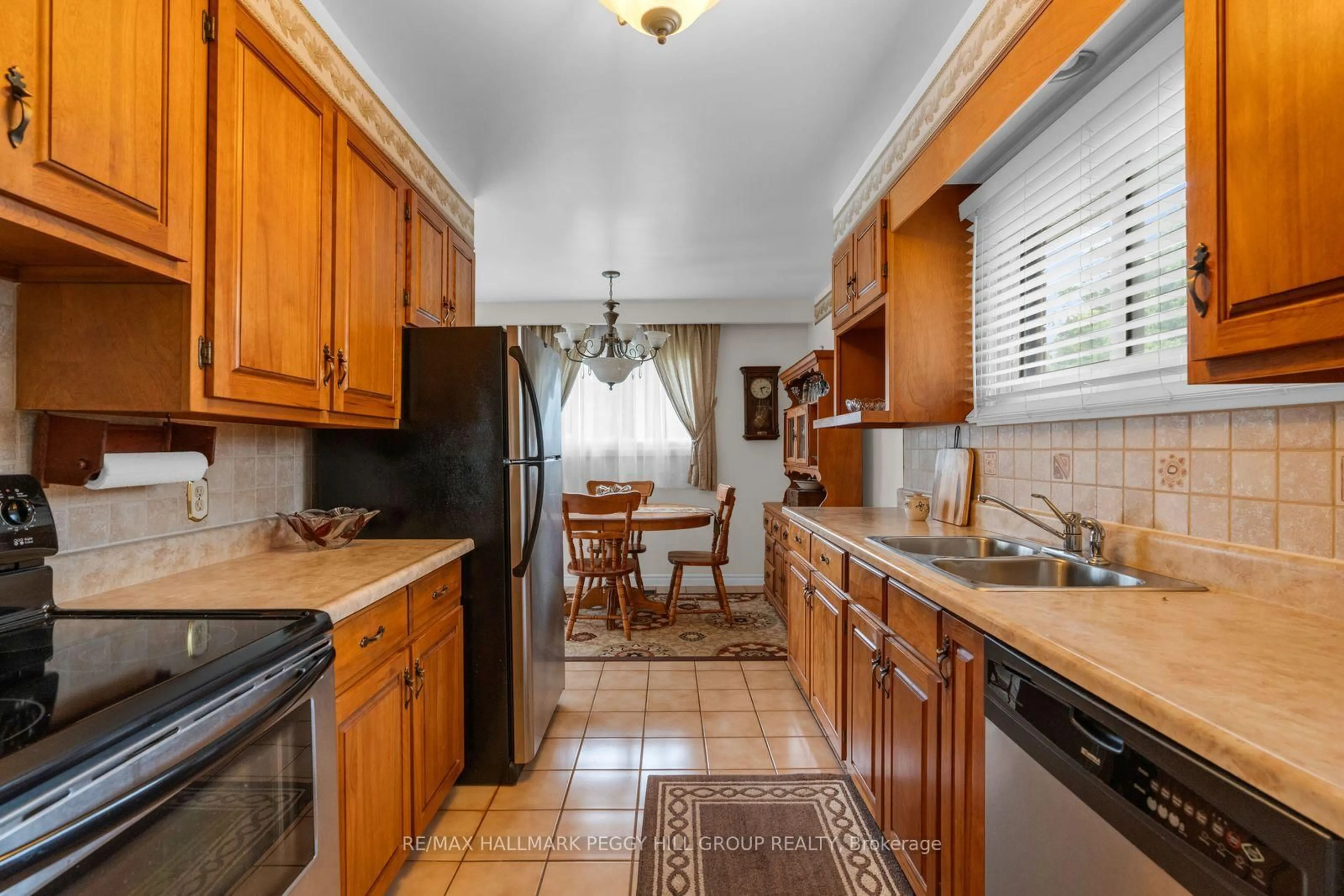 Standard kitchen, ceramic/tile floor for 208 Garson St, Barrie Ontario L4N 3Y7