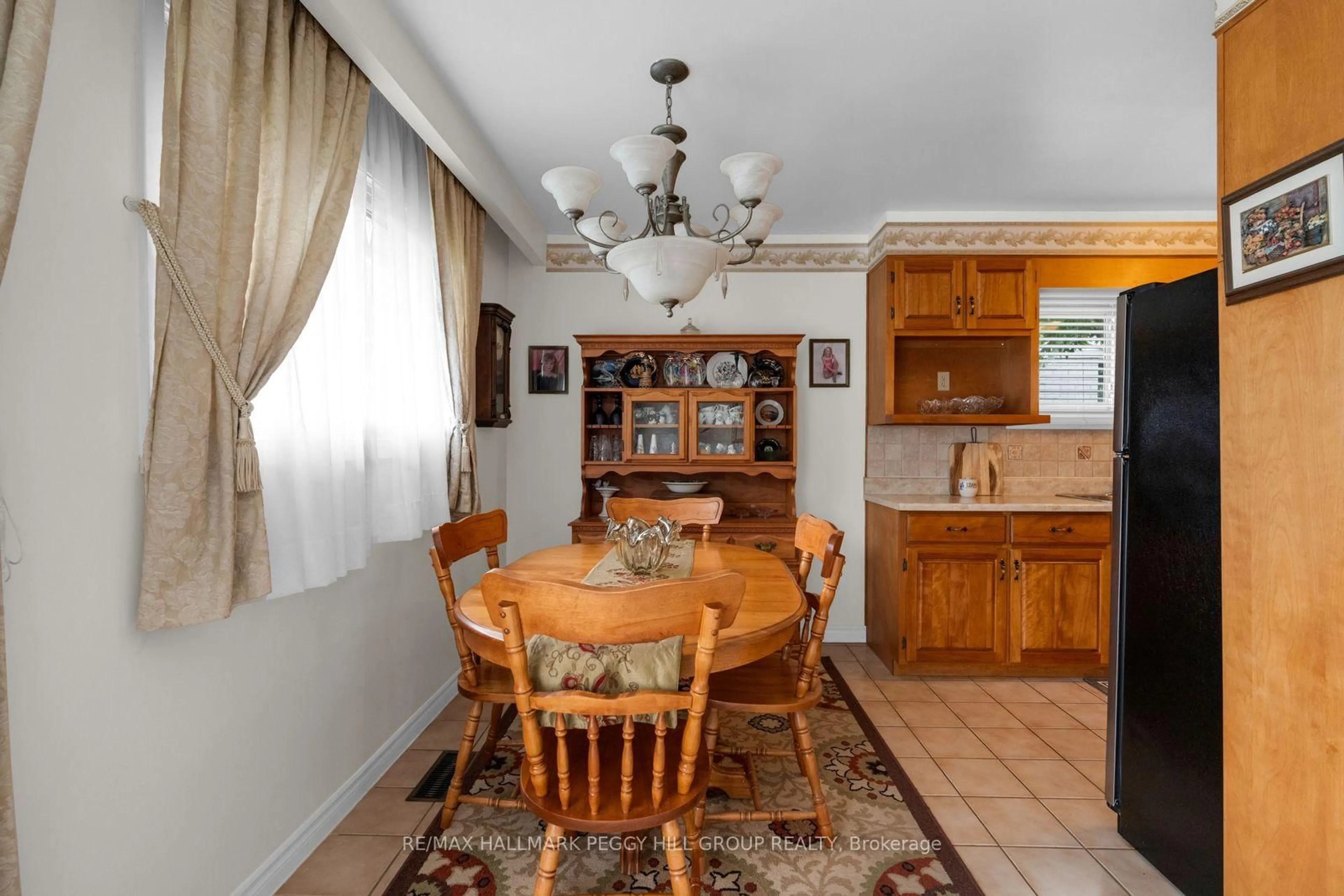 Dining room, unknown for 208 Garson St, Barrie Ontario L4N 3Y7