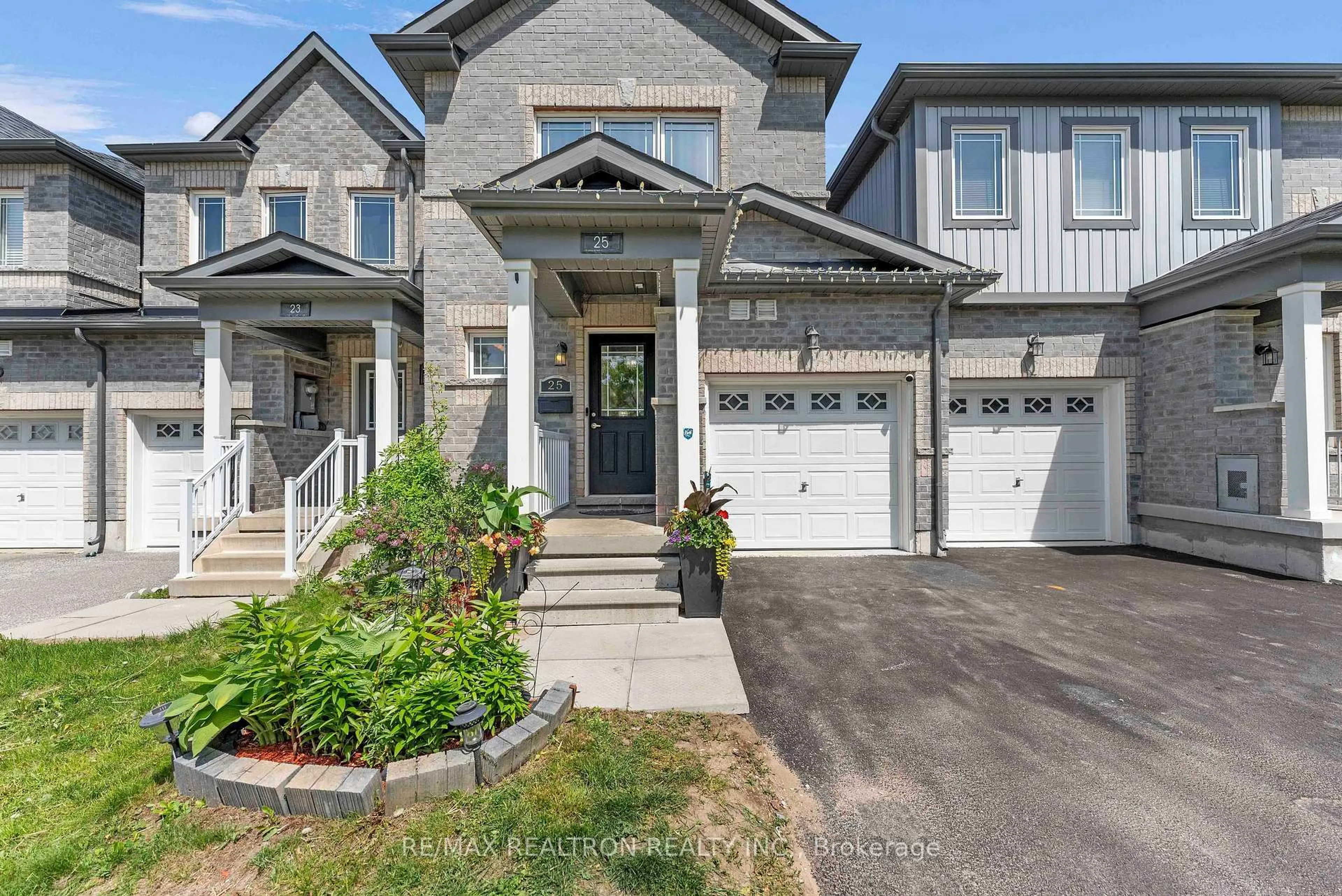Home with brick exterior material, street for 25 ROBINSON St, Barrie Ontario L4N 3J1