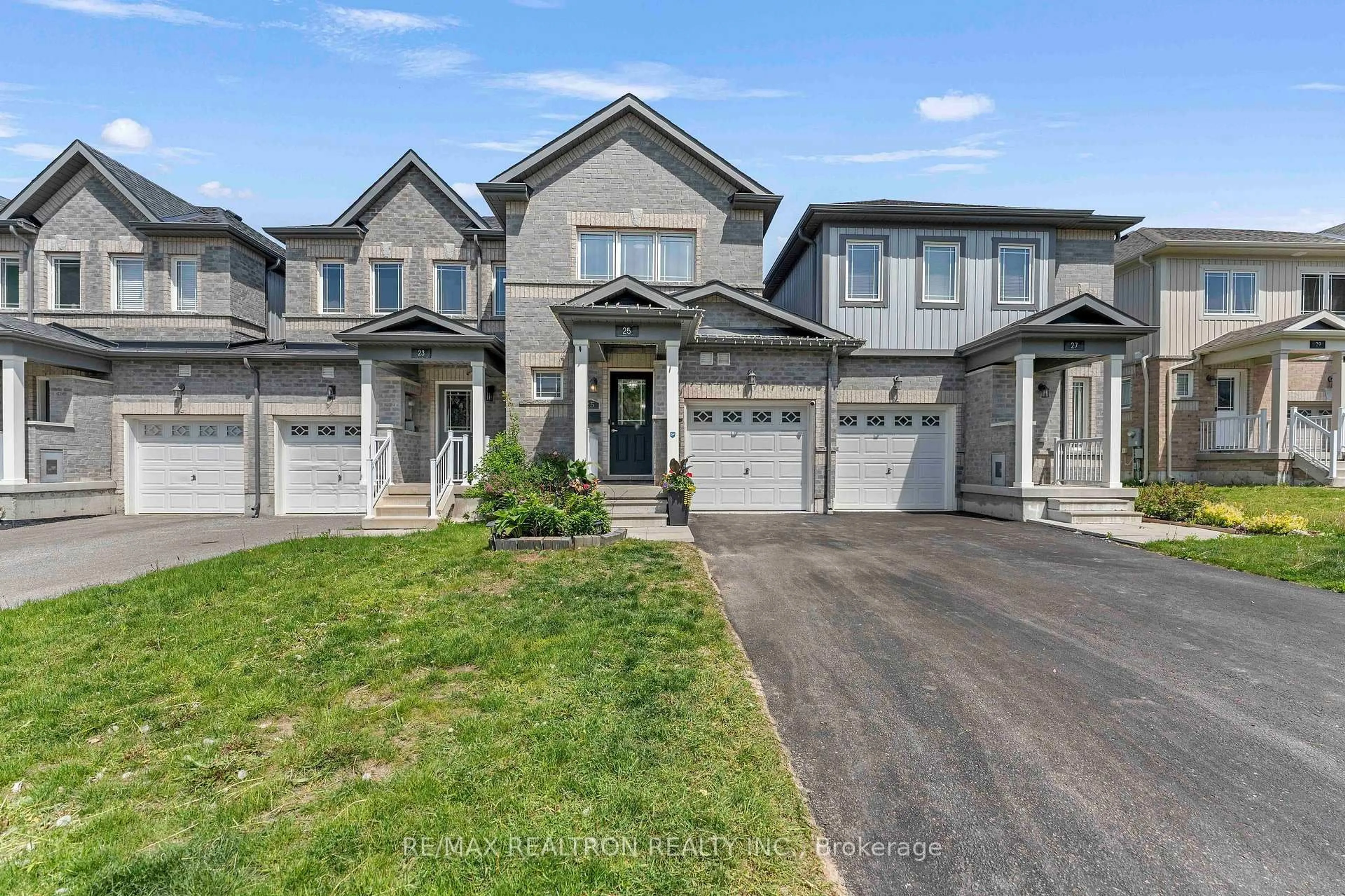 Home with brick exterior material, street for 25 ROBINSON St, Barrie Ontario L4N 3J1