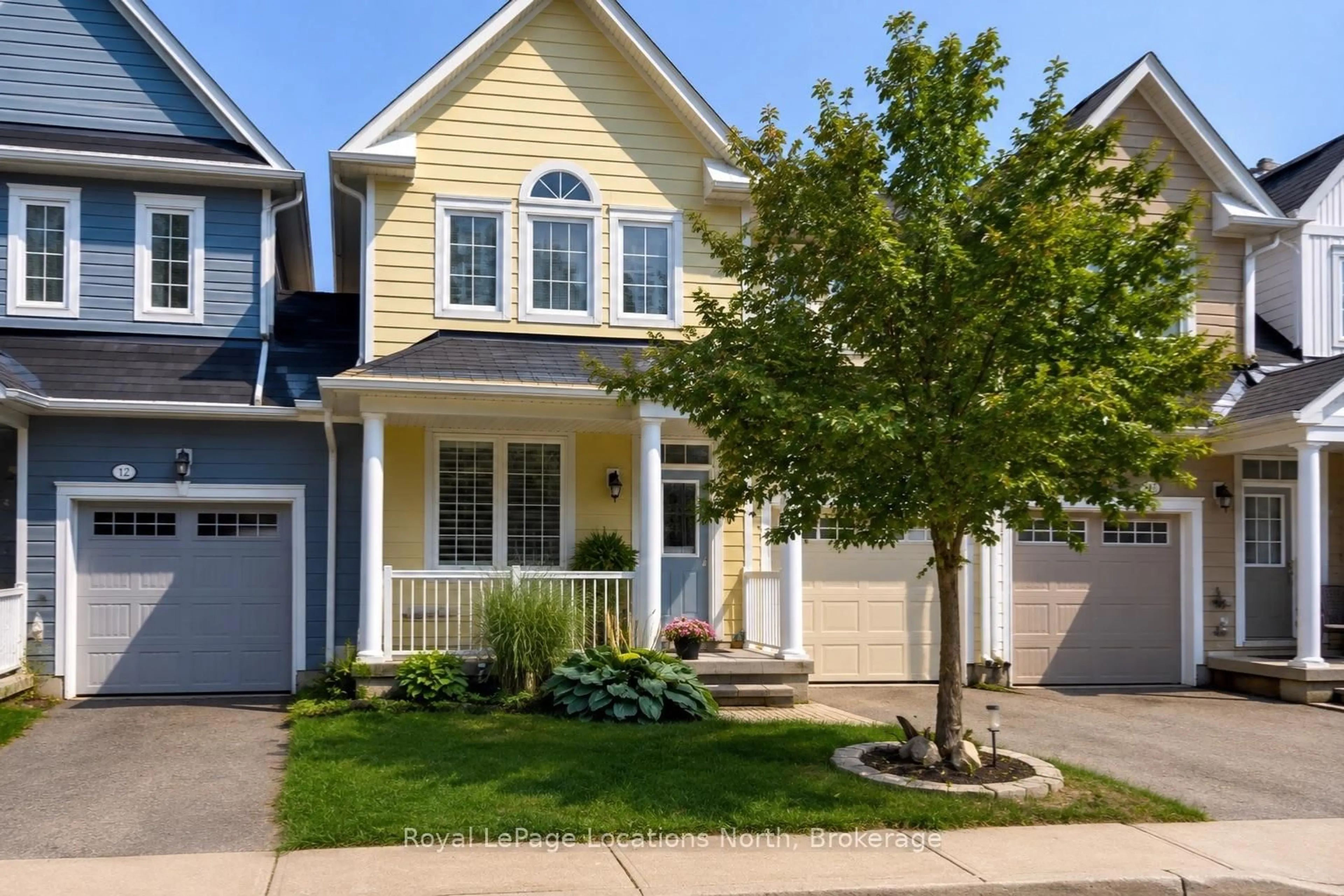 Home with vinyl exterior material, street for 14 Berkshire Ave, Wasaga Beach Ontario L9Z 0G3