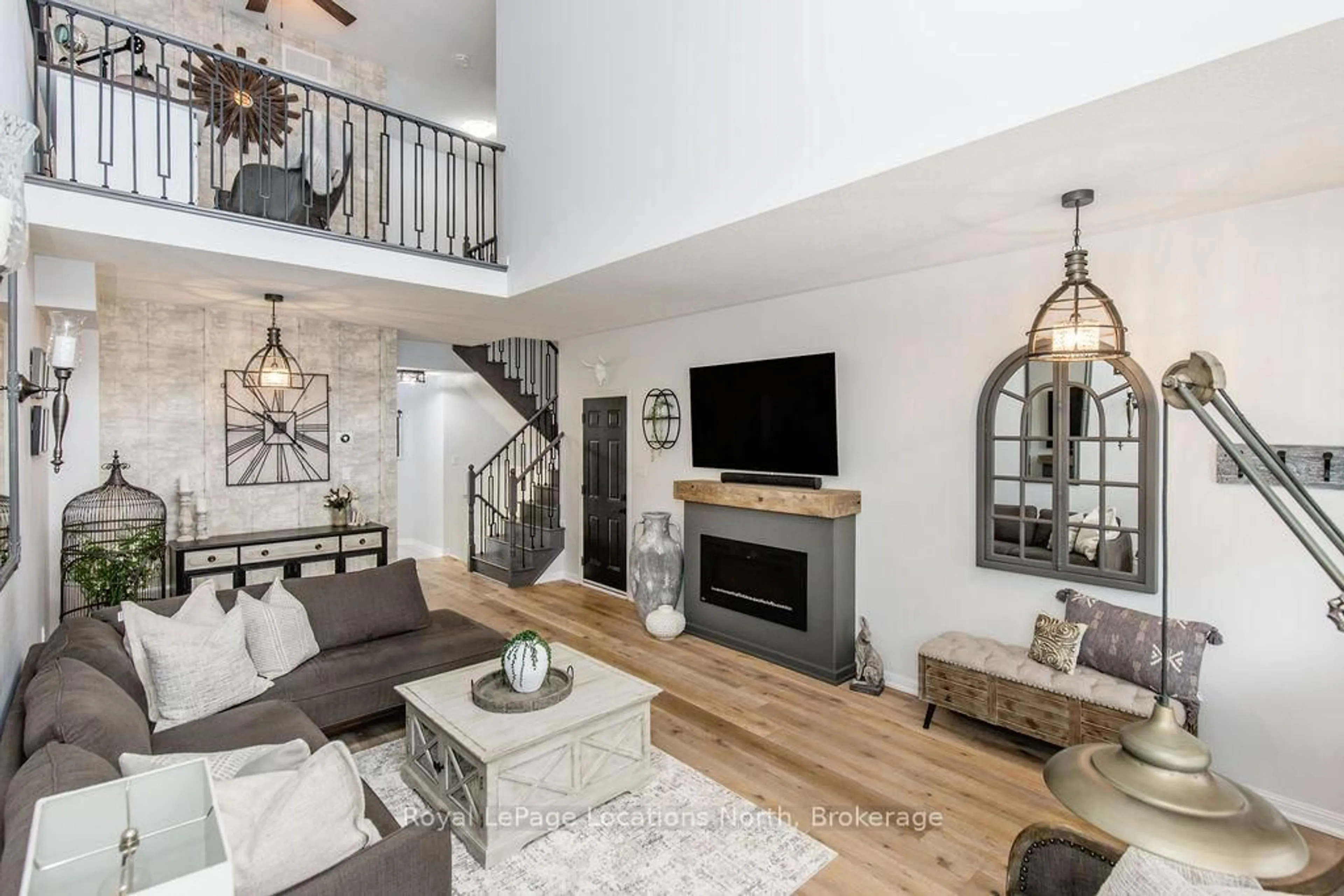 Living room with furniture, unknown for 14 Berkshire Ave, Wasaga Beach Ontario L9Z 0G3