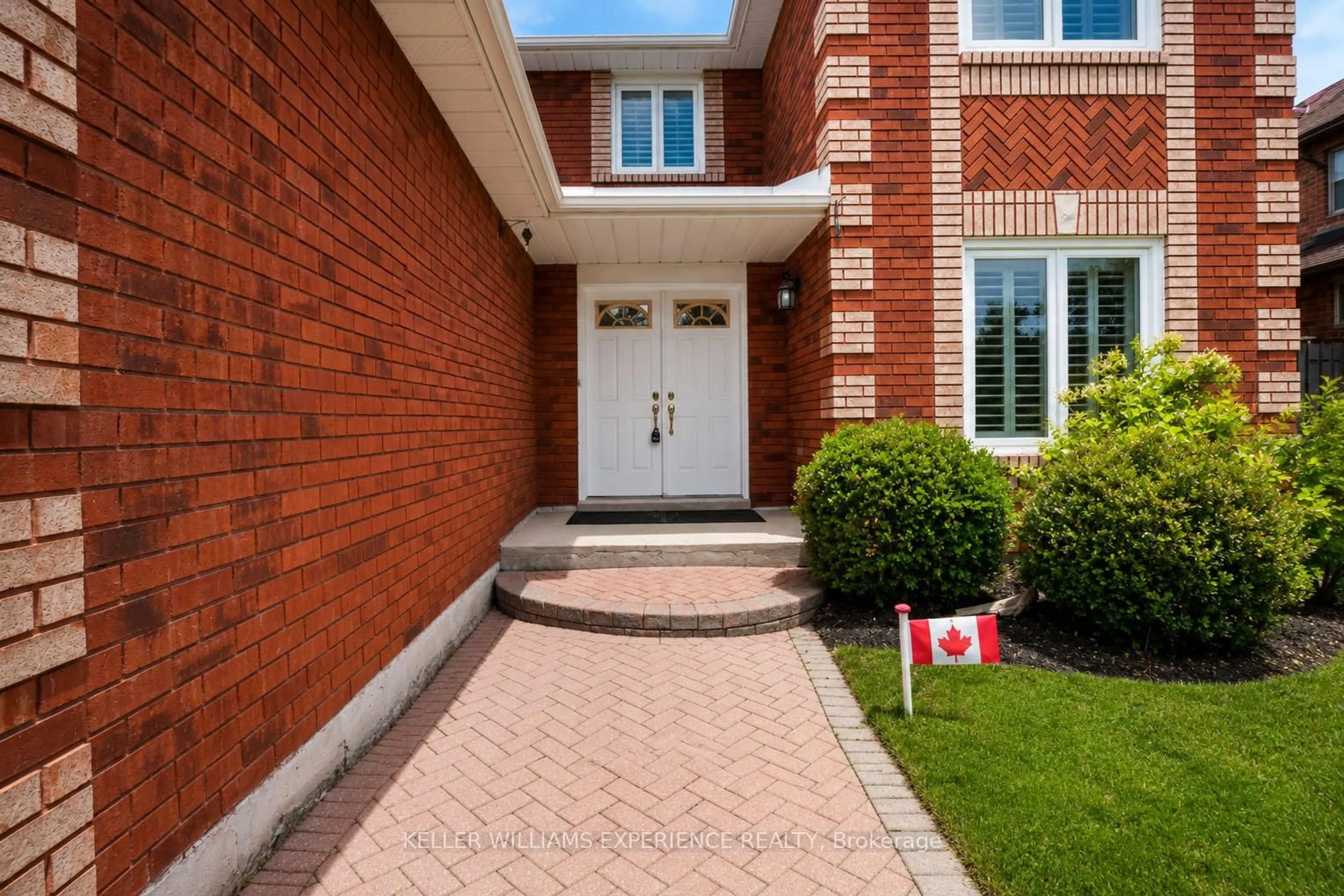 Home with brick exterior material, street for 132 James St, Barrie Ontario L4N 6X9