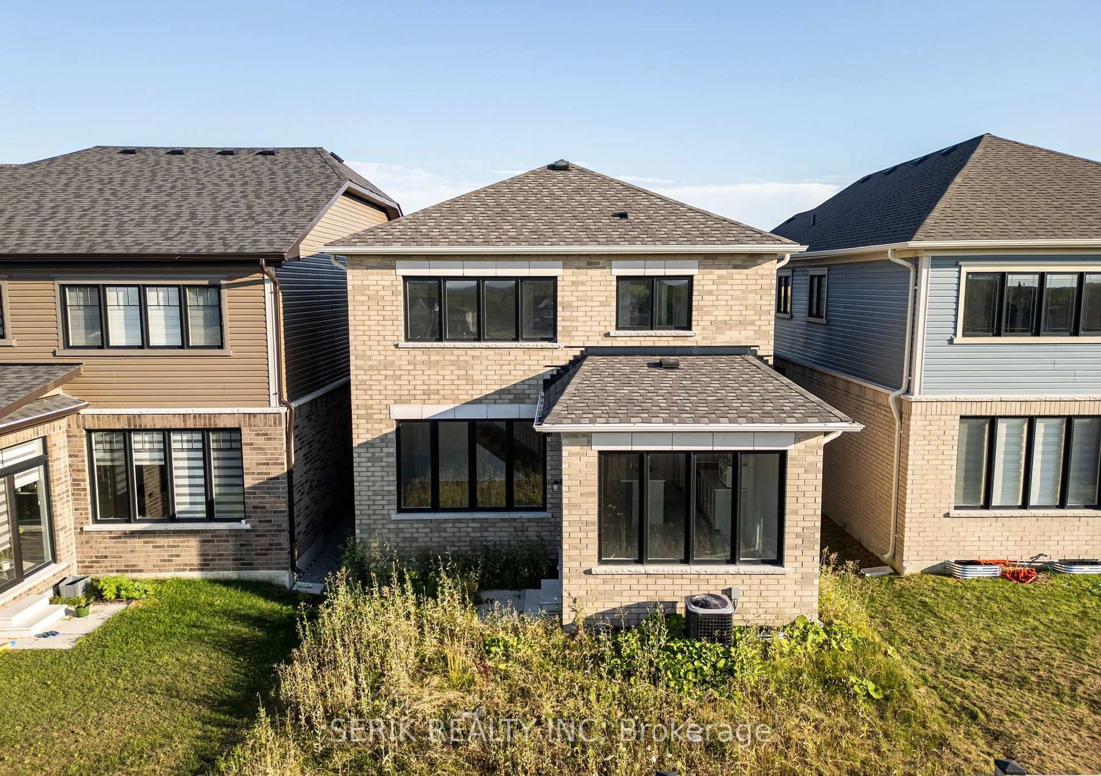 A pic from outside/outdoor area/front of a property/back of a property/a pic from drone, building for 163 Fenchurch Manr, Barrie Ontario L9J 0W9