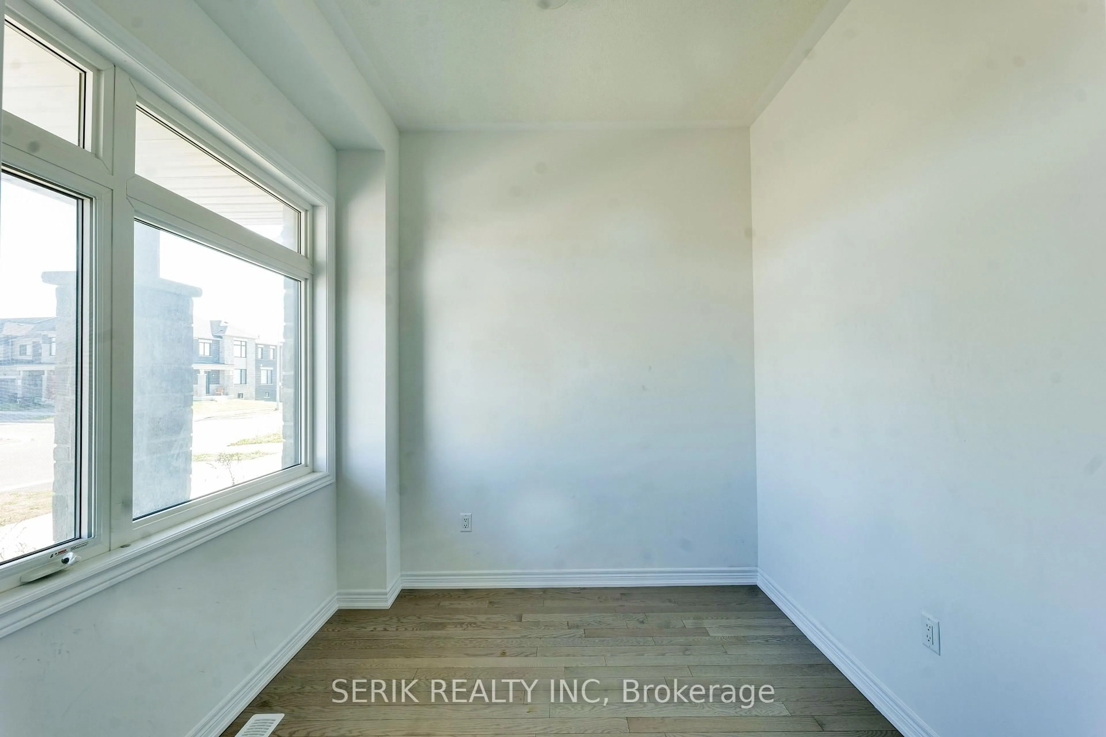 A pic of a room for 163 Fenchurch Manr, Barrie Ontario L9J 0W9