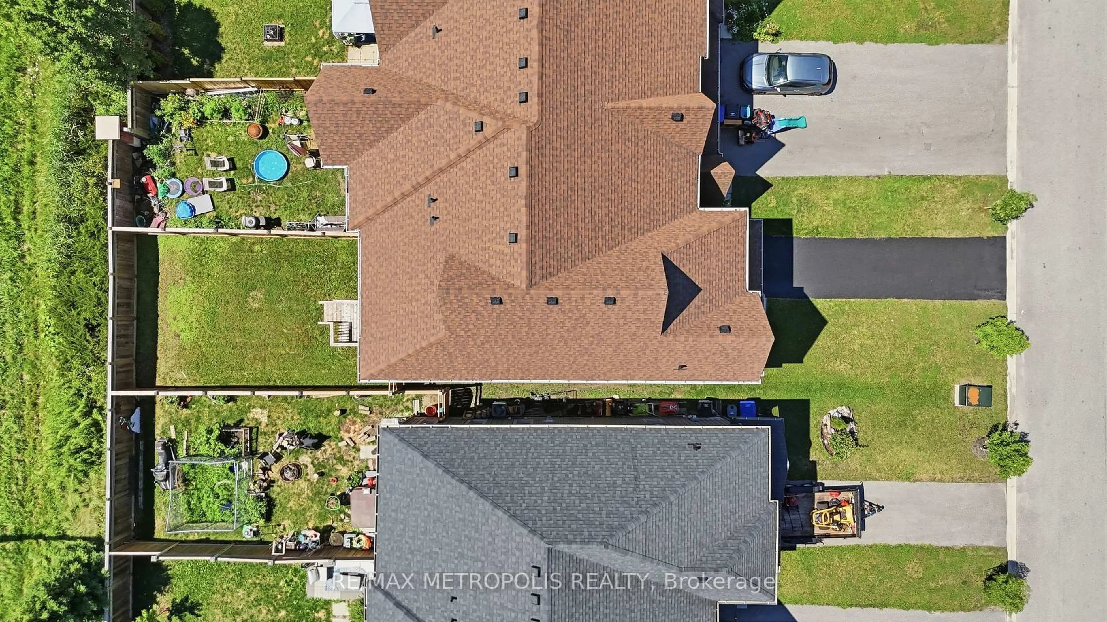 A pic from outside/outdoor area/front of a property/back of a property/a pic from drone, street for 34 Robertson St, Collingwood Ontario L9Y 0X1
