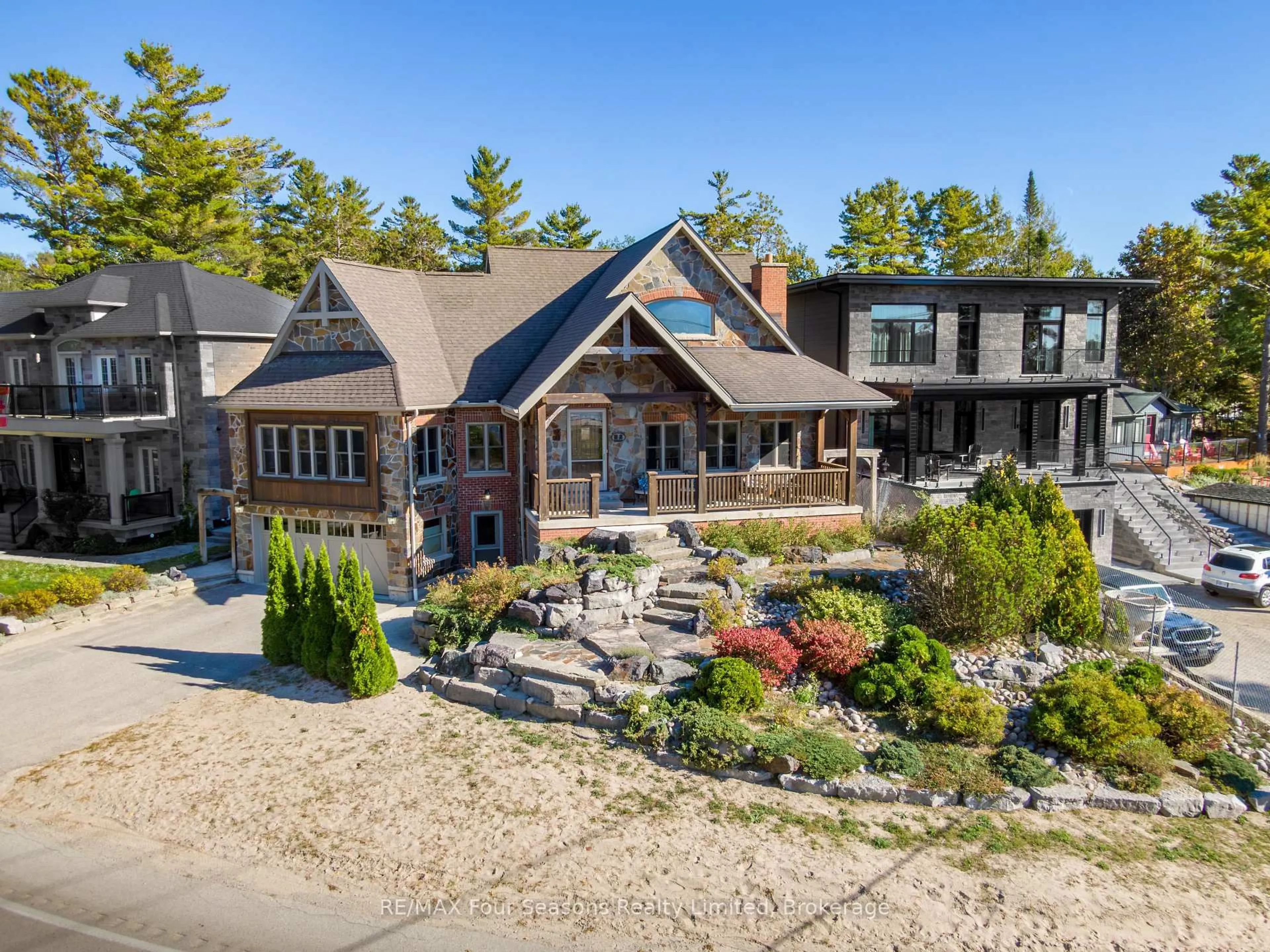A pic from outside/outdoor area/front of a property/back of a property/a pic from drone, mountain view for 805 Eastdale Dr, Wasaga Beach Ontario L9Z 2R5