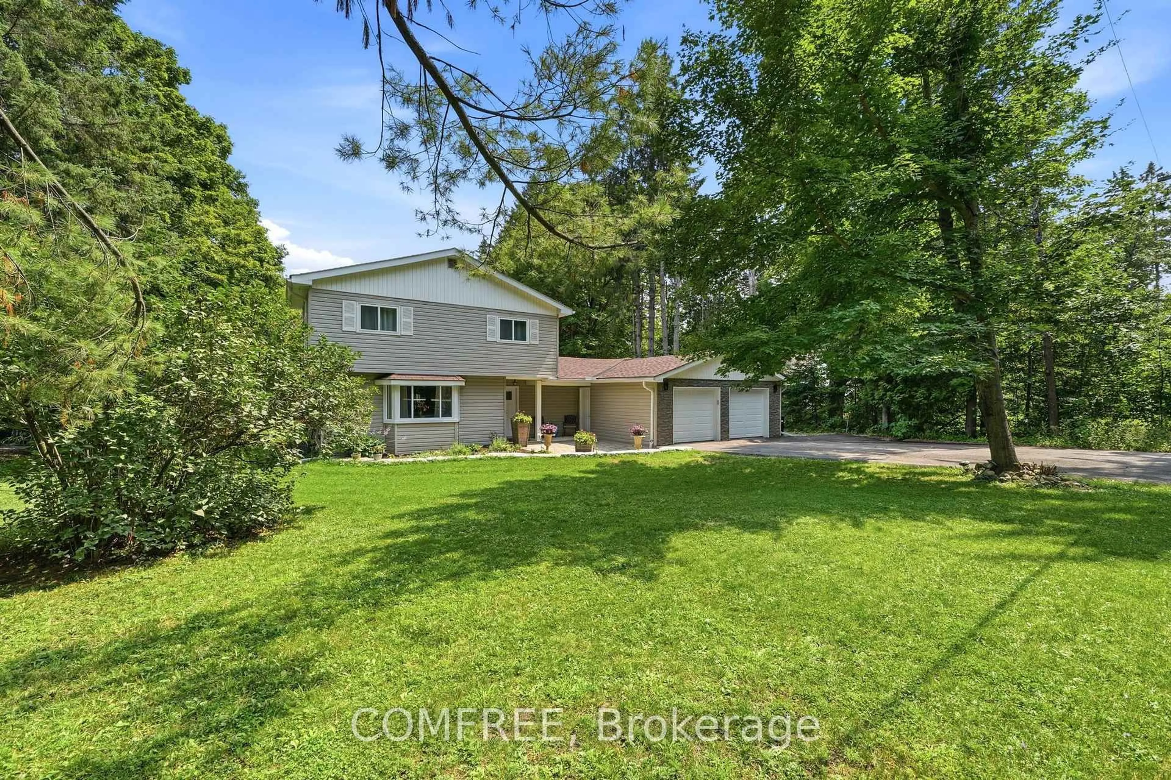 A pic from outside/outdoor area/front of a property/back of a property/a pic from drone, unknown for 3505 Agnew Rd, Severn Ontario L0K 2B0