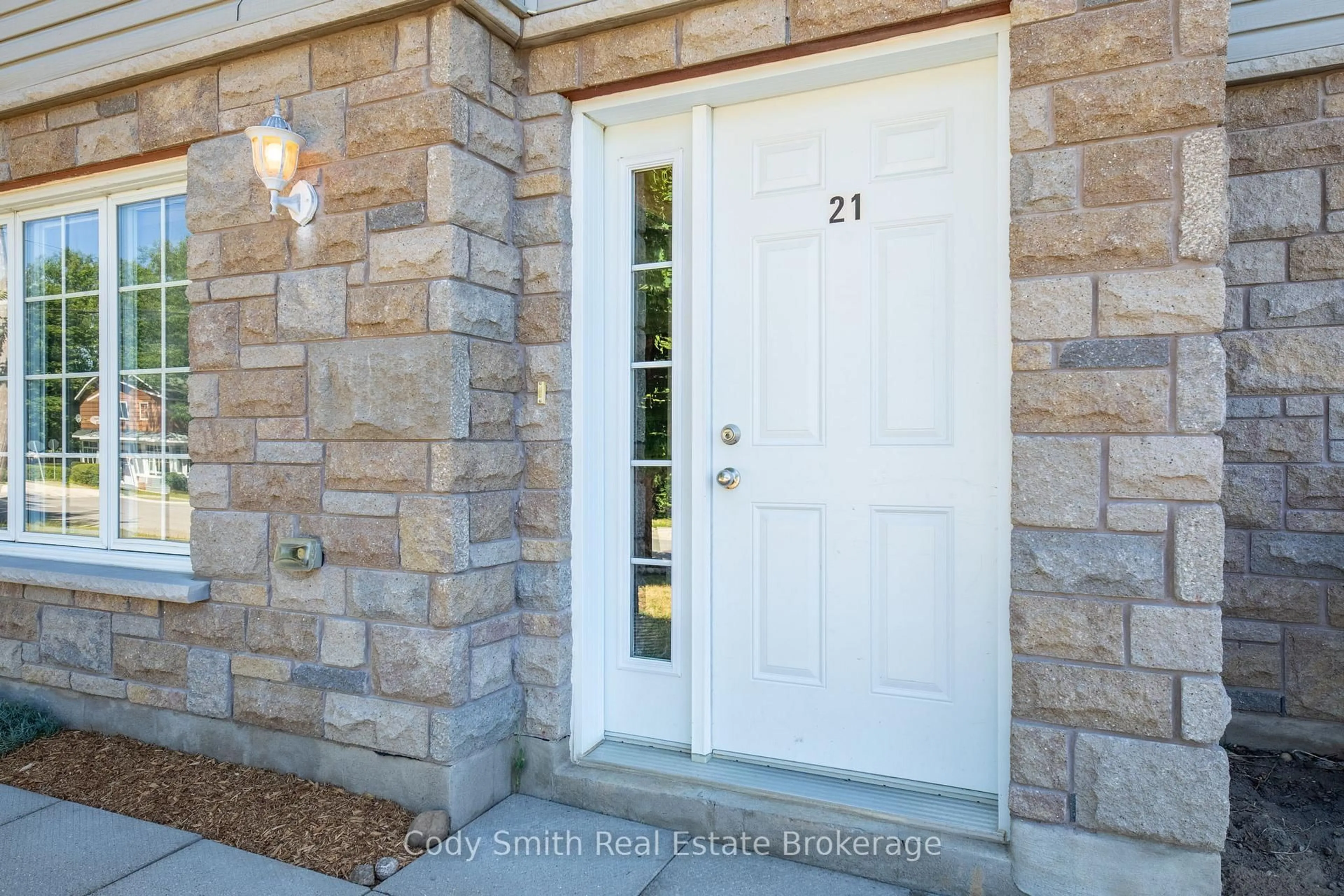 Indoor entryway for 21 CHURCH St, Penetanguishene Ontario L9M 1A9