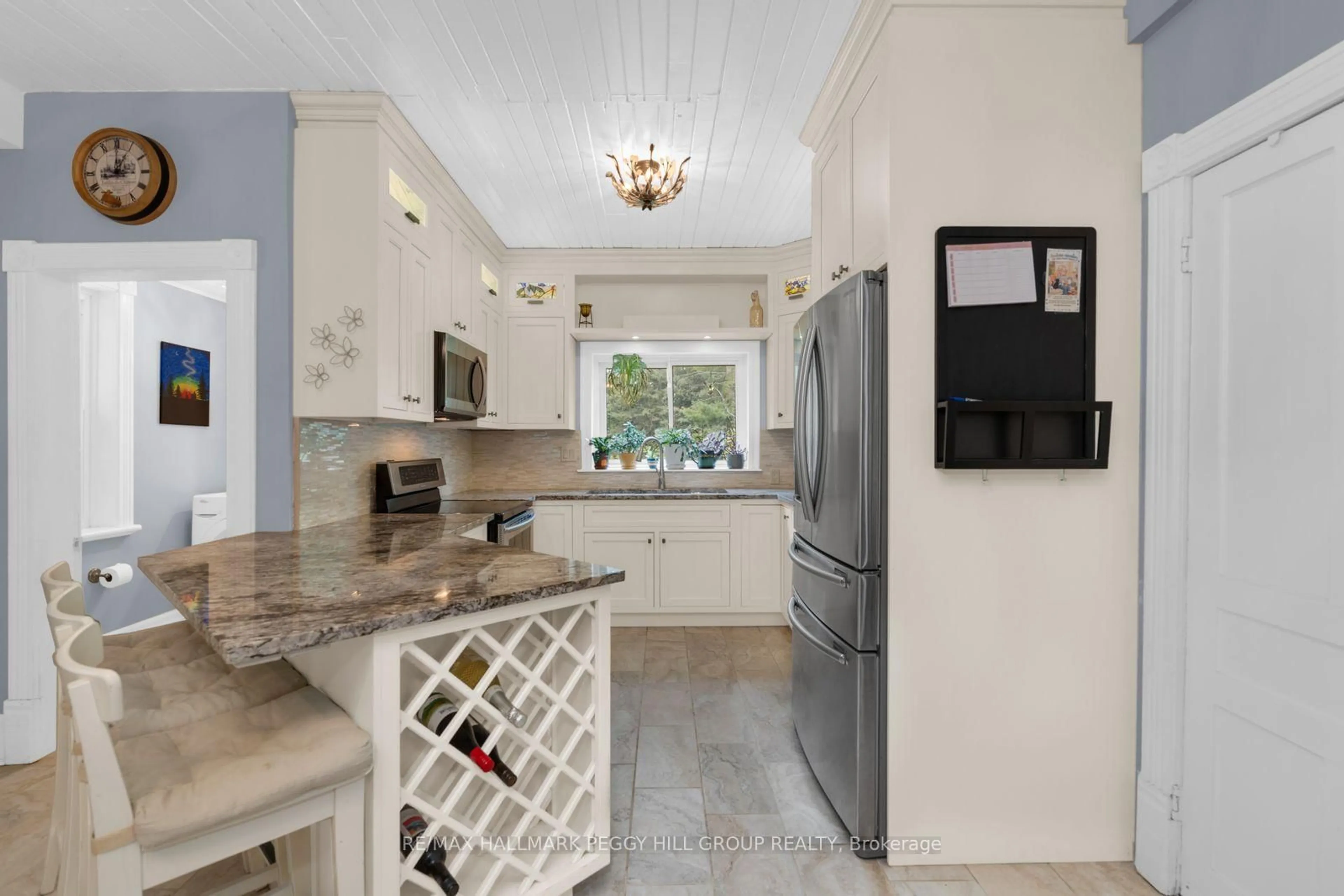 Standard kitchen, ceramic/tile floor for 6170 4 Line, Oro-Medonte Ontario L4R 4K3