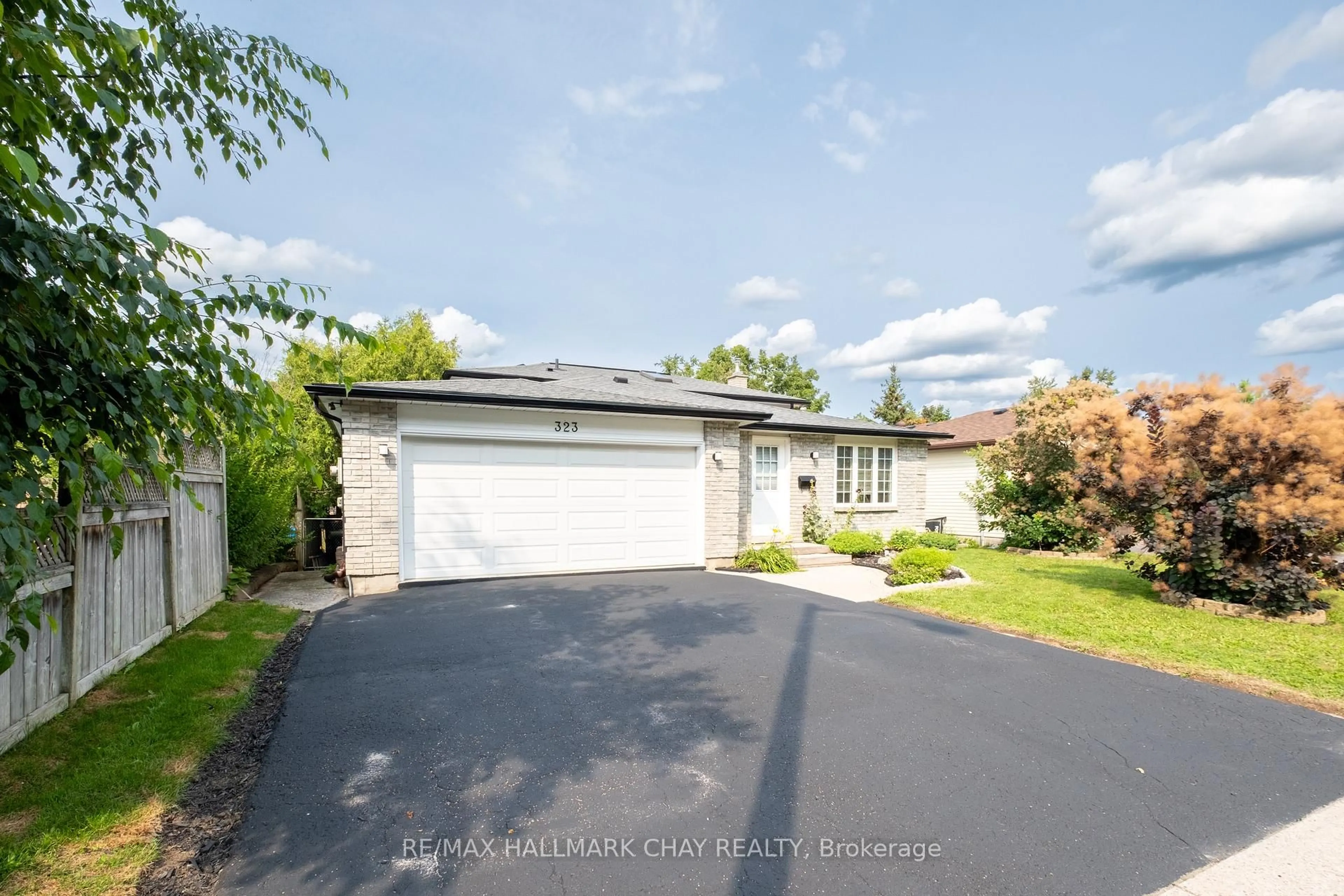A pic from outside/outdoor area/front of a property/back of a property/a pic from drone, street for 323 Sunnidale Rd, Barrie Ontario L4N 5R1