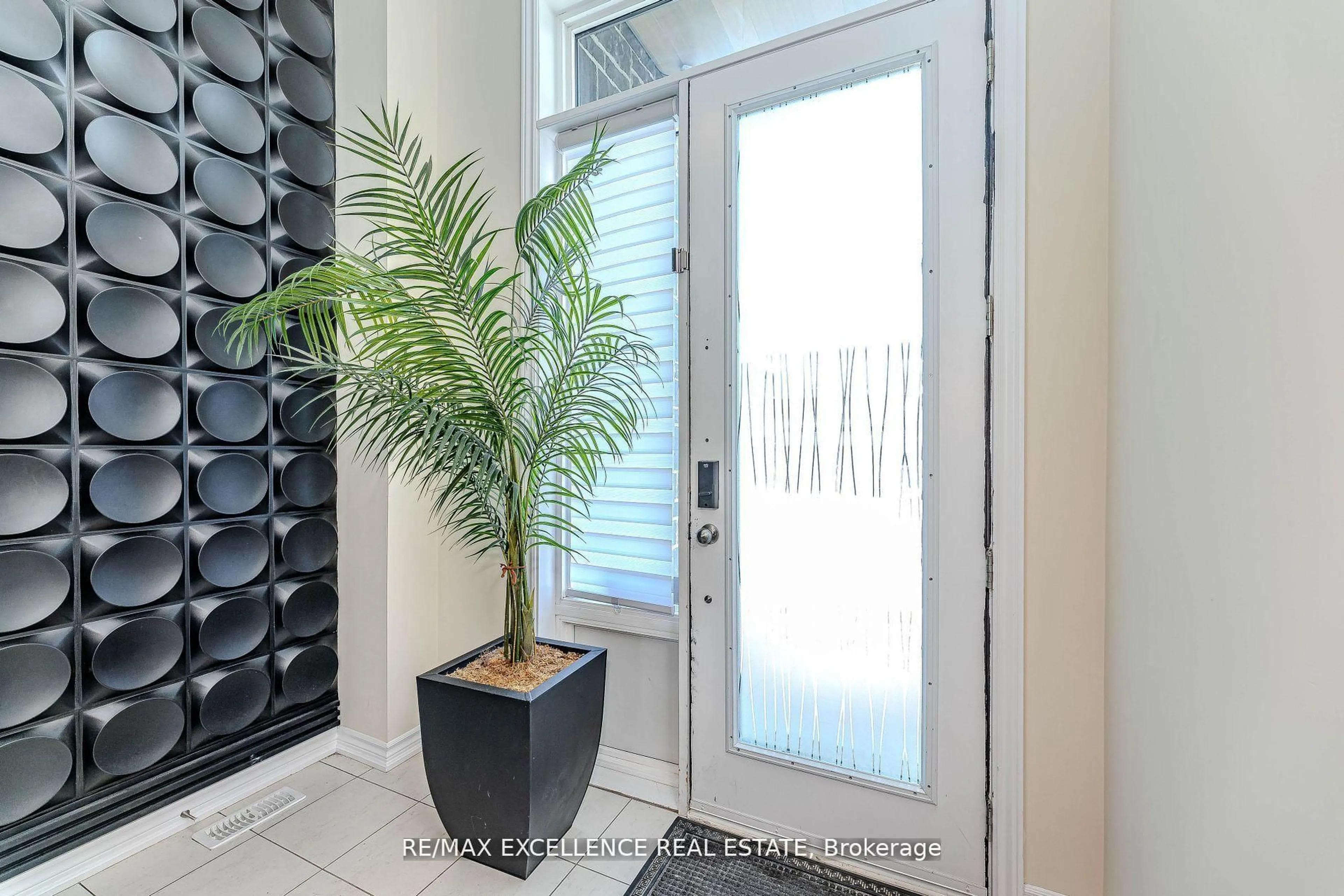 Indoor entryway for 80 Berkely St, Wasaga Beach Ontario L9Z 0K5