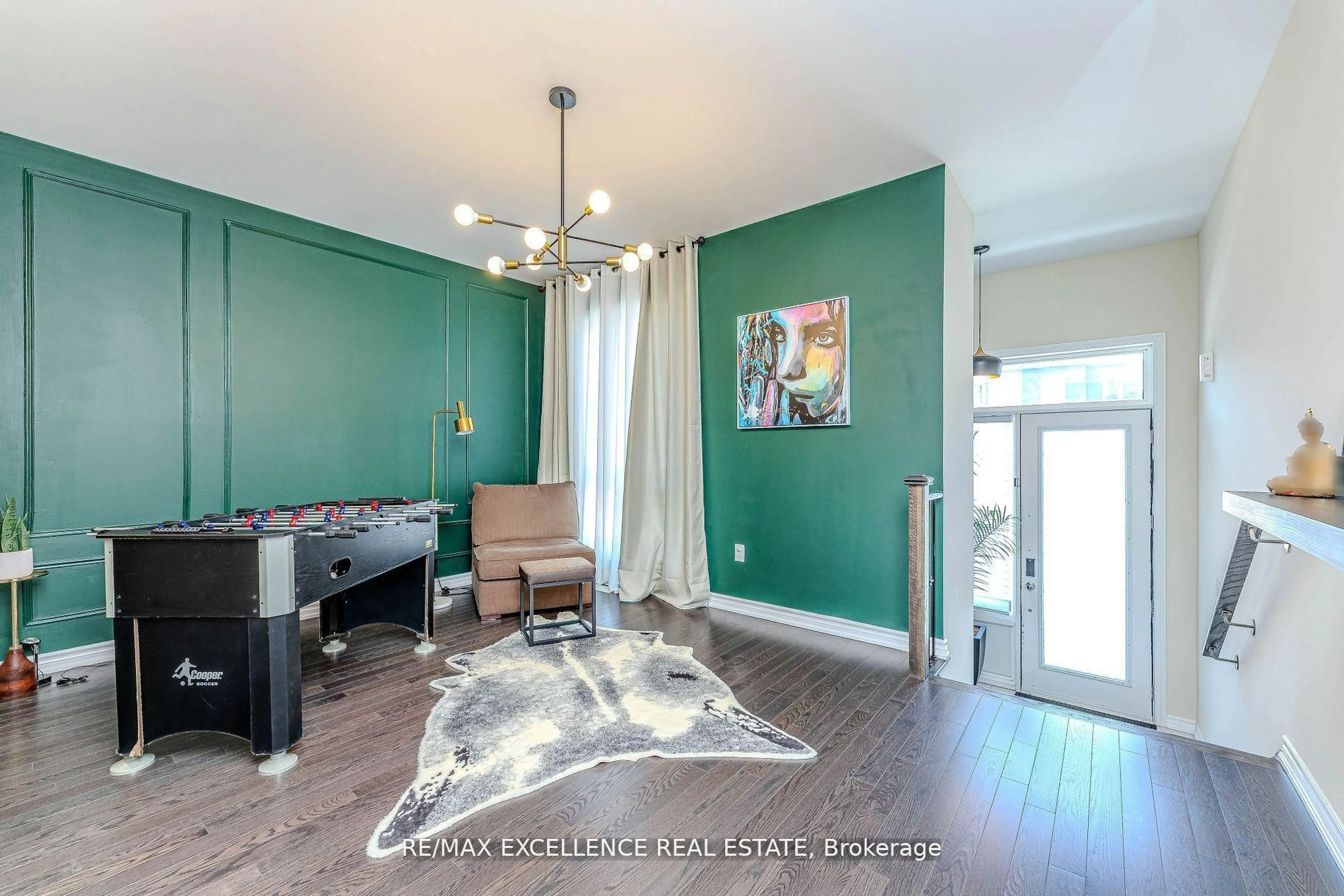 Indoor entryway for 80 Berkely St, Wasaga Beach Ontario L9Z 0K5