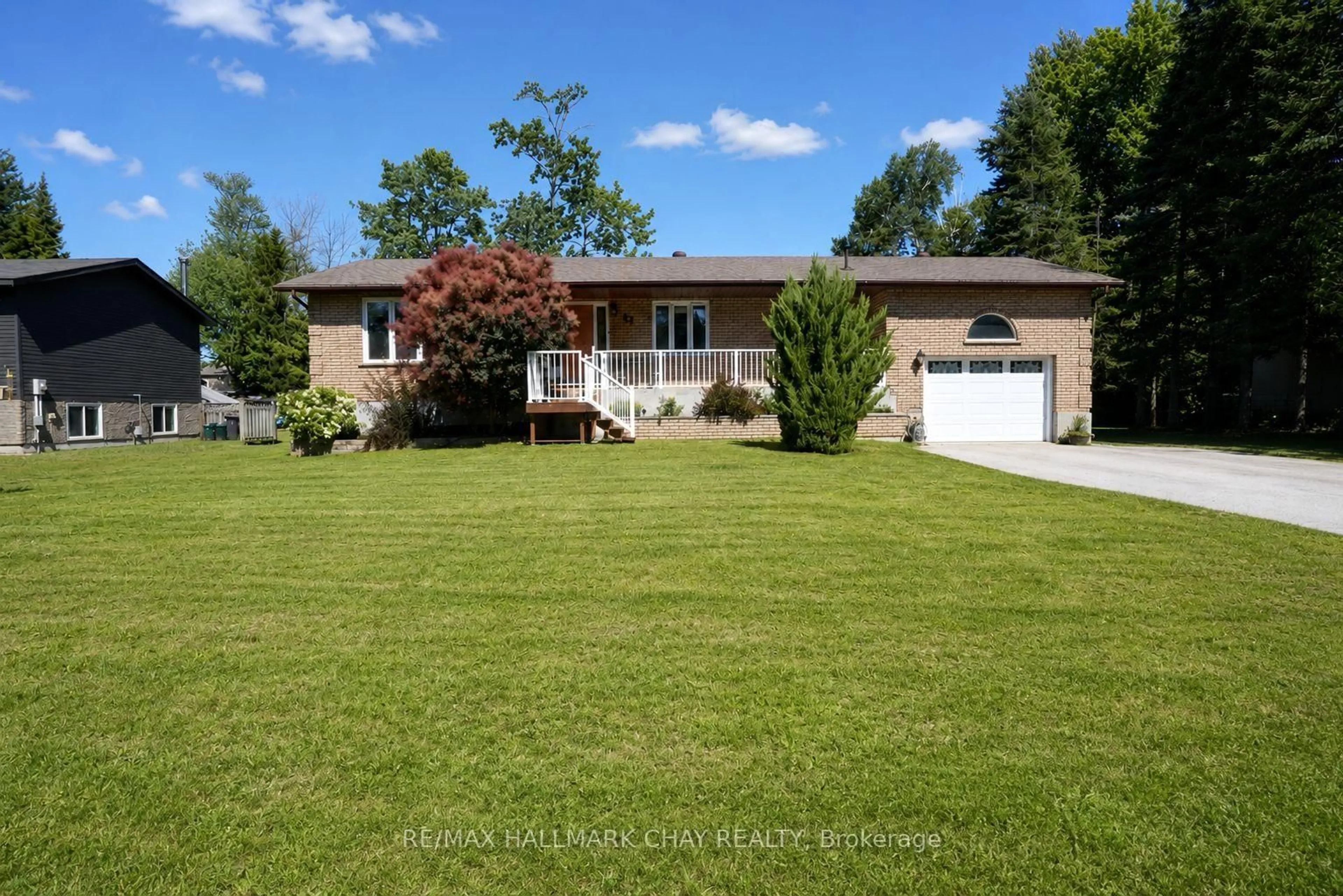 A pic from outside/outdoor area/front of a property/back of a property/a pic from drone, unknown for 51 Indianola Cres, Wasaga Beach Ontario L9Z 2W4