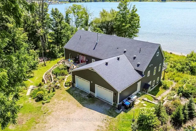 243 Champlain Rd, Penetanguishene 2