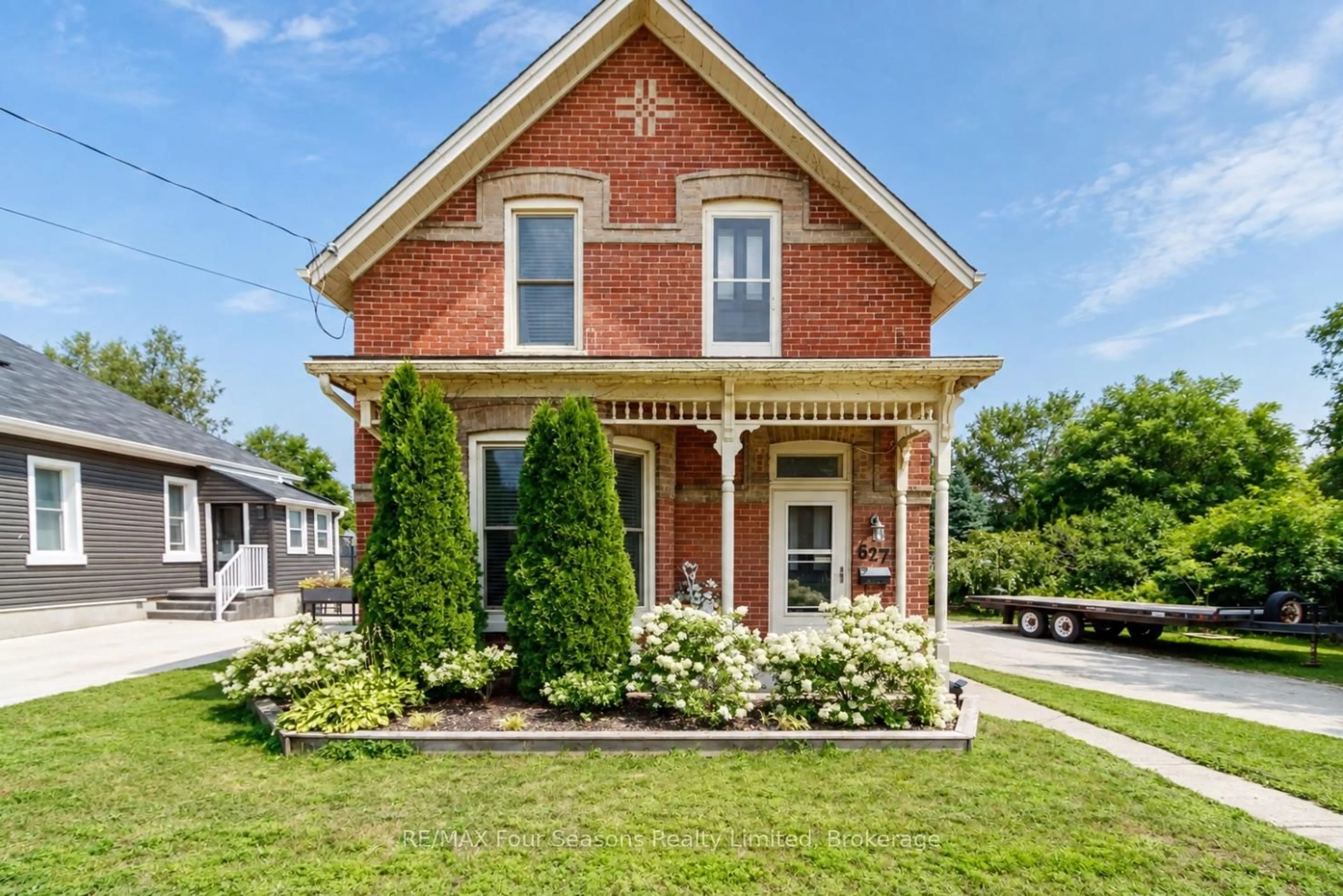 Home with brick exterior material, street for 627 Saint Marie St, Collingwood Ontario L9Y 3L4