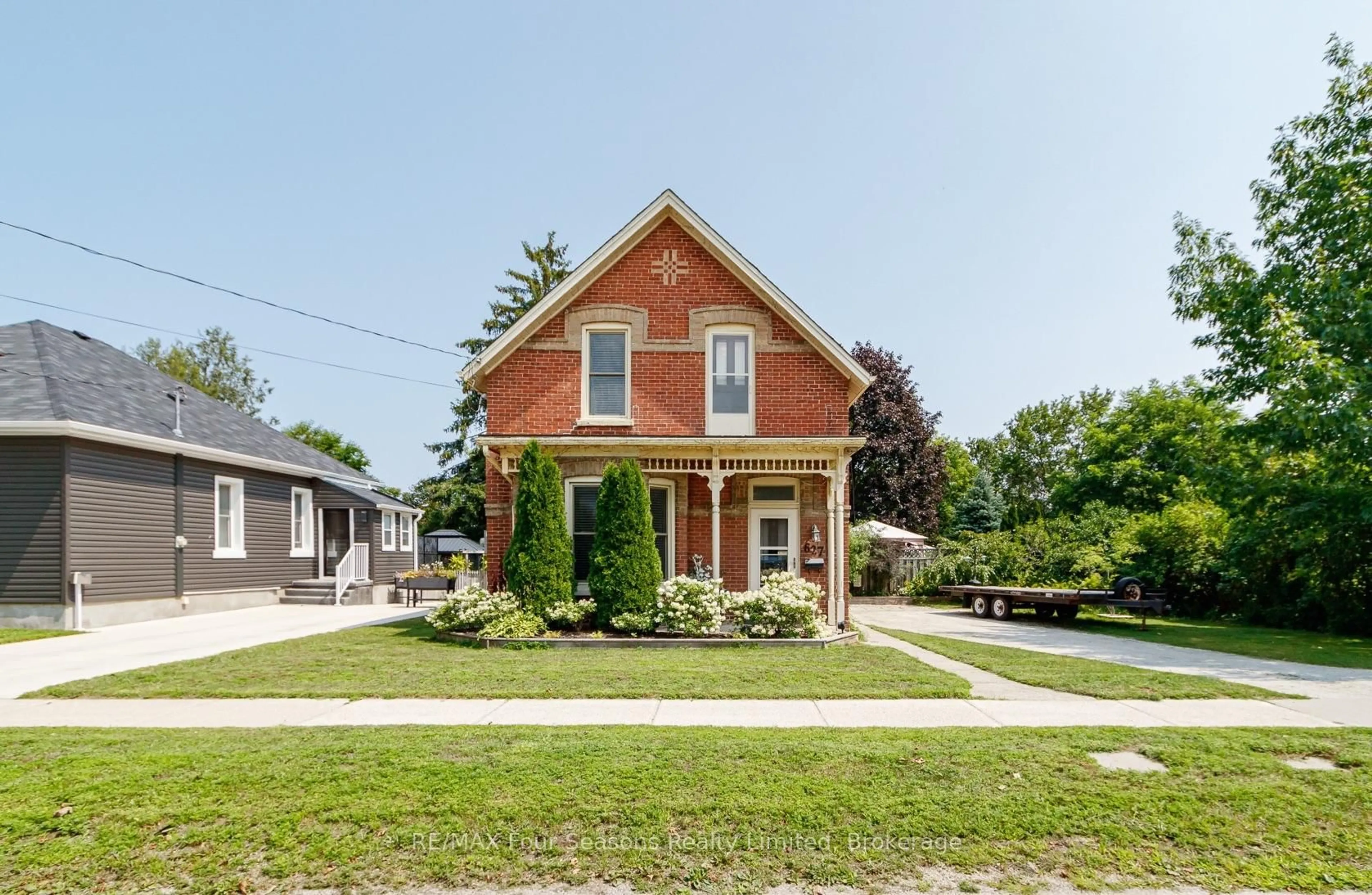 Home with brick exterior material, street for 627 Saint Marie St, Collingwood Ontario L9Y 3L4