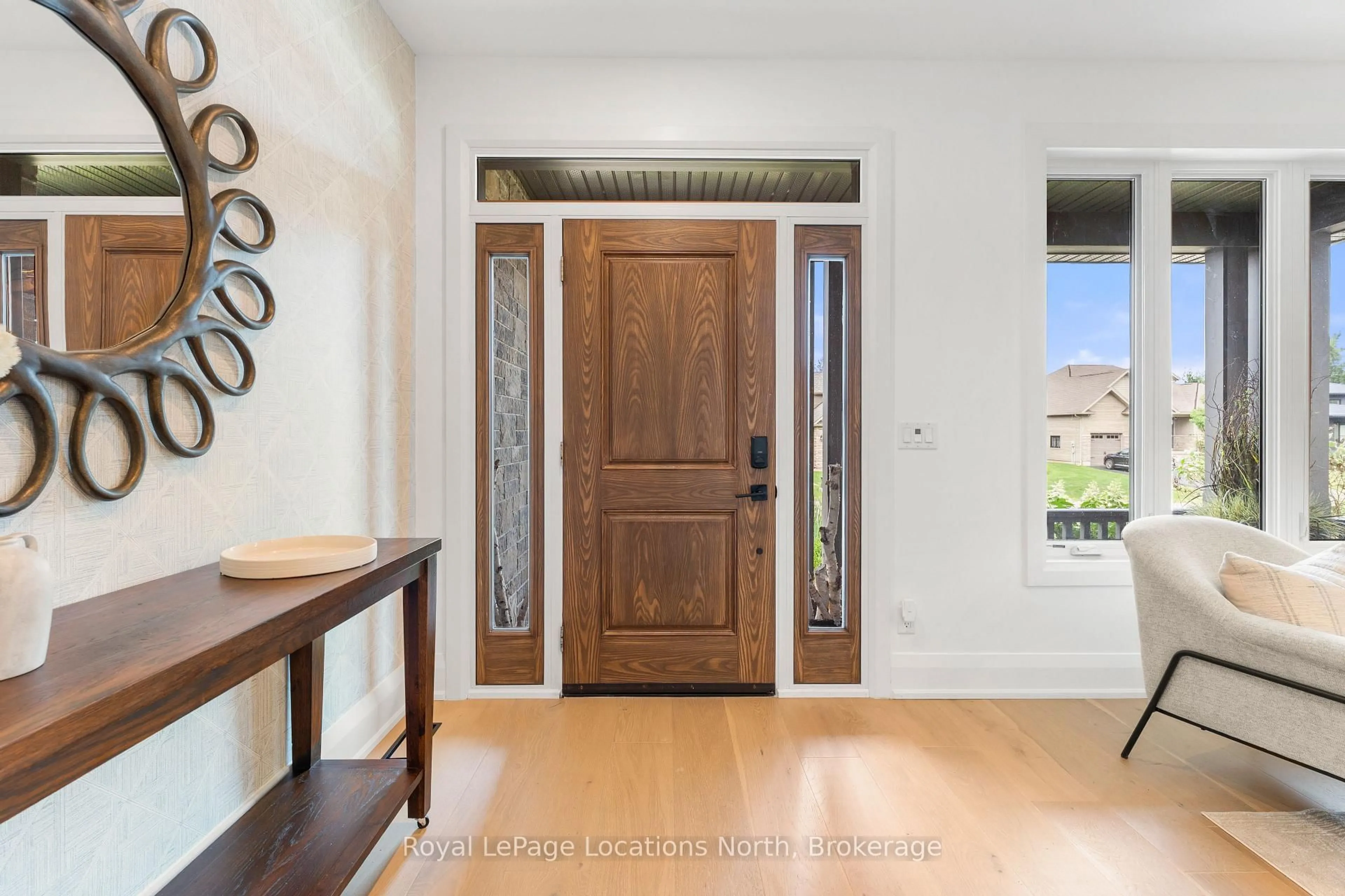 Indoor entryway for 110 Mary St, Collingwood Ontario L9Y 0G4