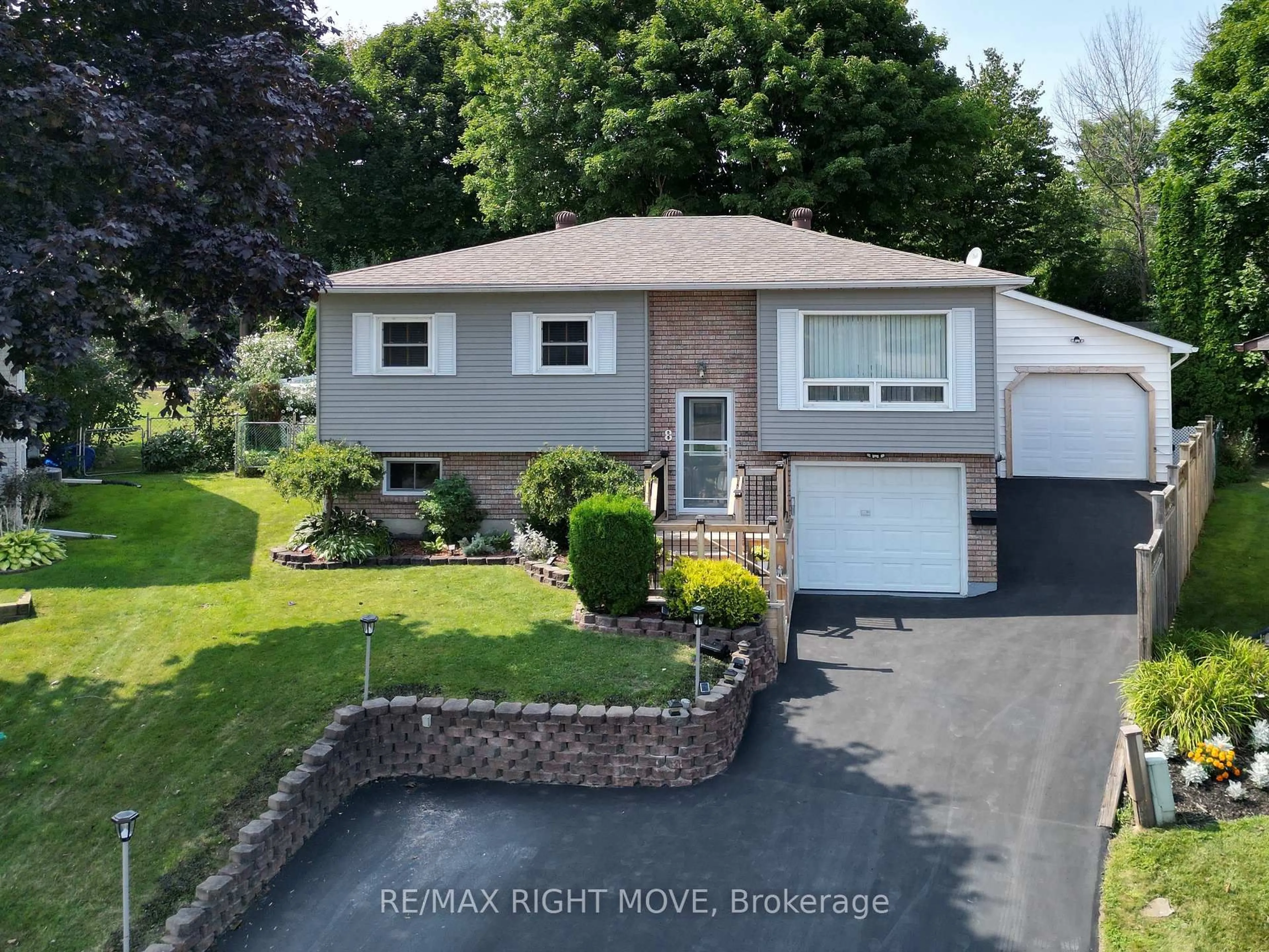 A pic from outside/outdoor area/front of a property/back of a property/a pic from drone, street for 8 Gaudaur Crt, Orillia Ontario L3V 7B4