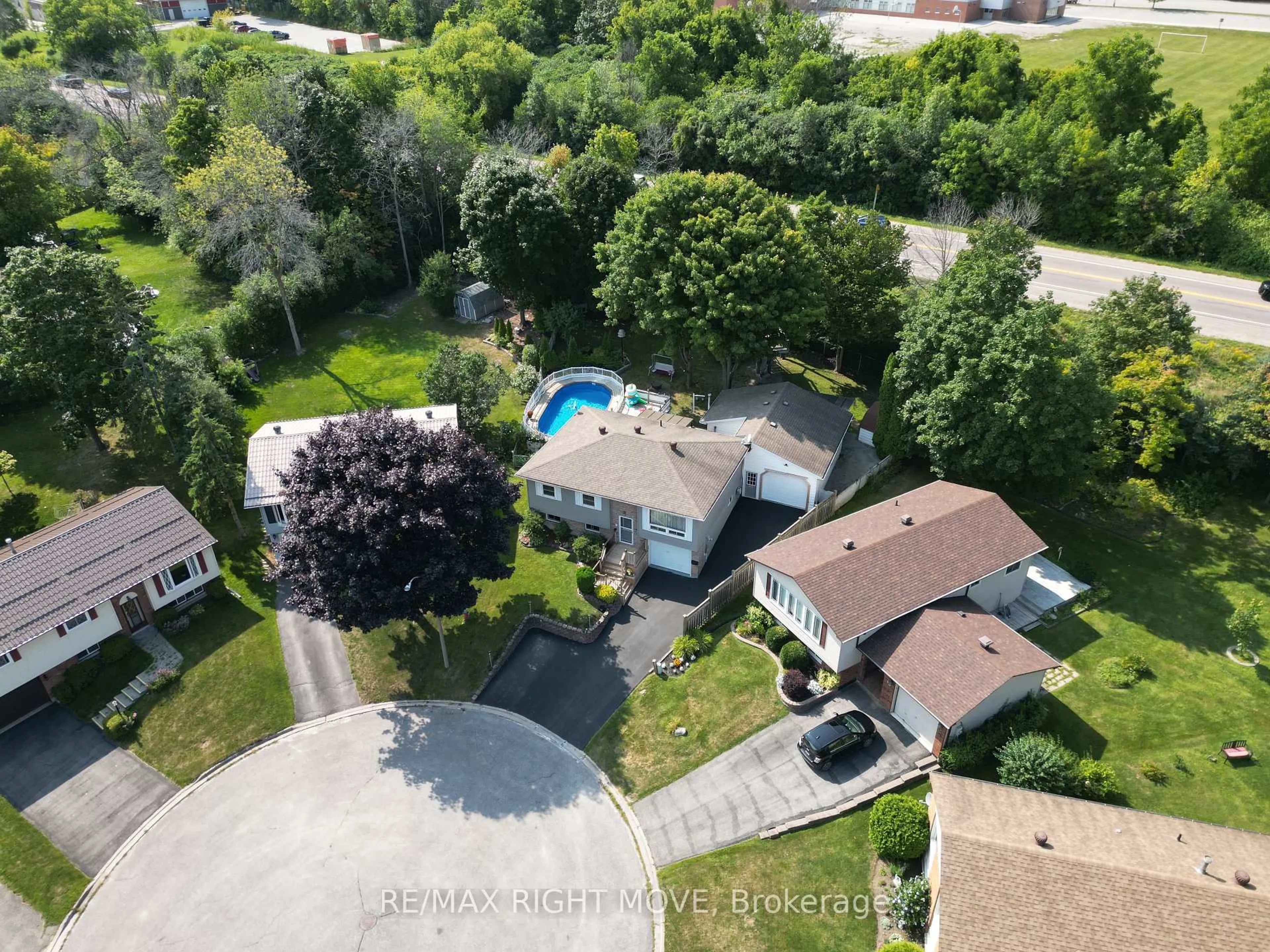 A pic from outside/outdoor area/front of a property/back of a property/a pic from drone, street for 8 Gaudaur Crt, Orillia Ontario L3V 7B4