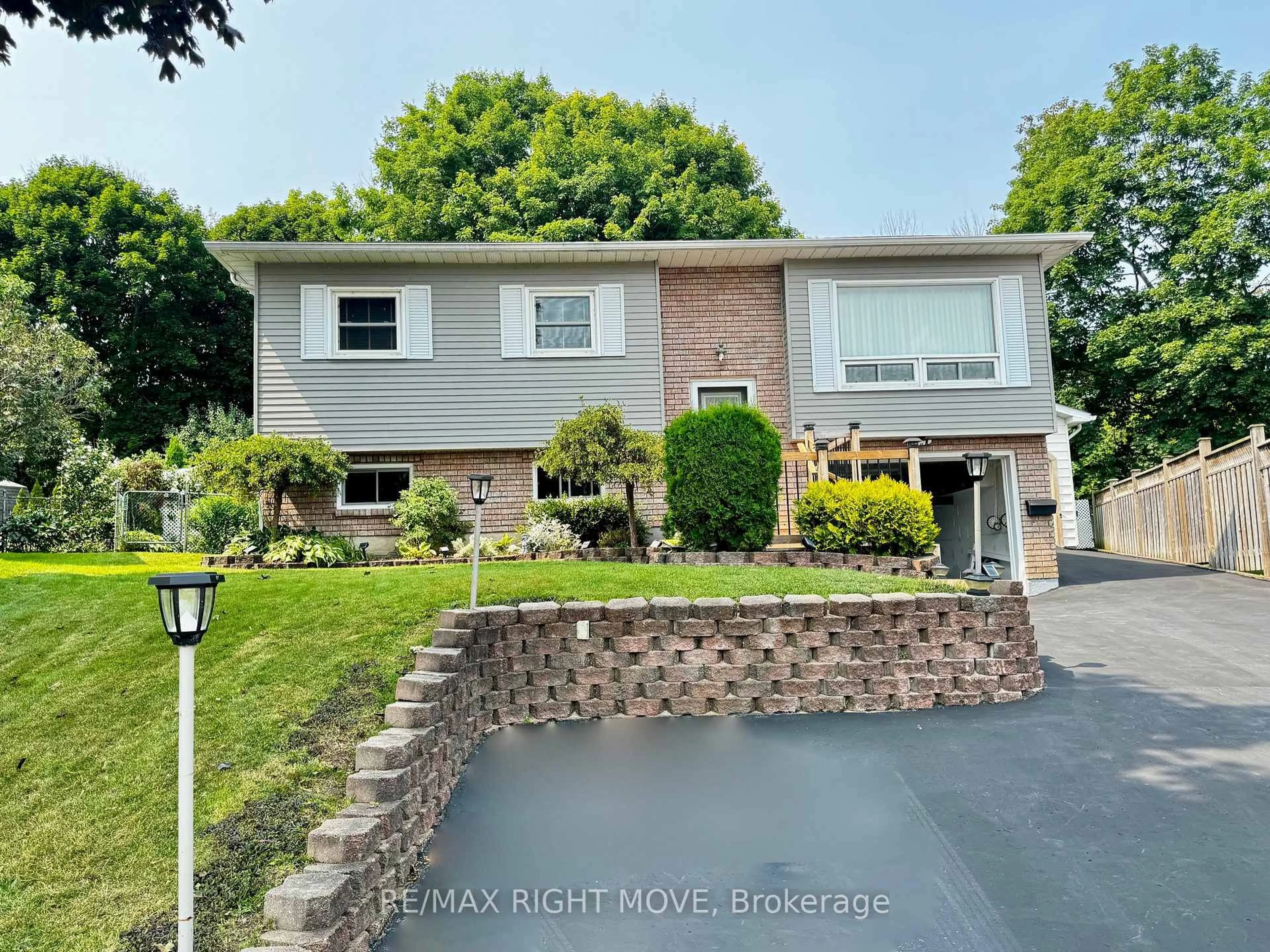 Unknown for 8 Gaudaur Crt, Orillia Ontario L3V 7B4