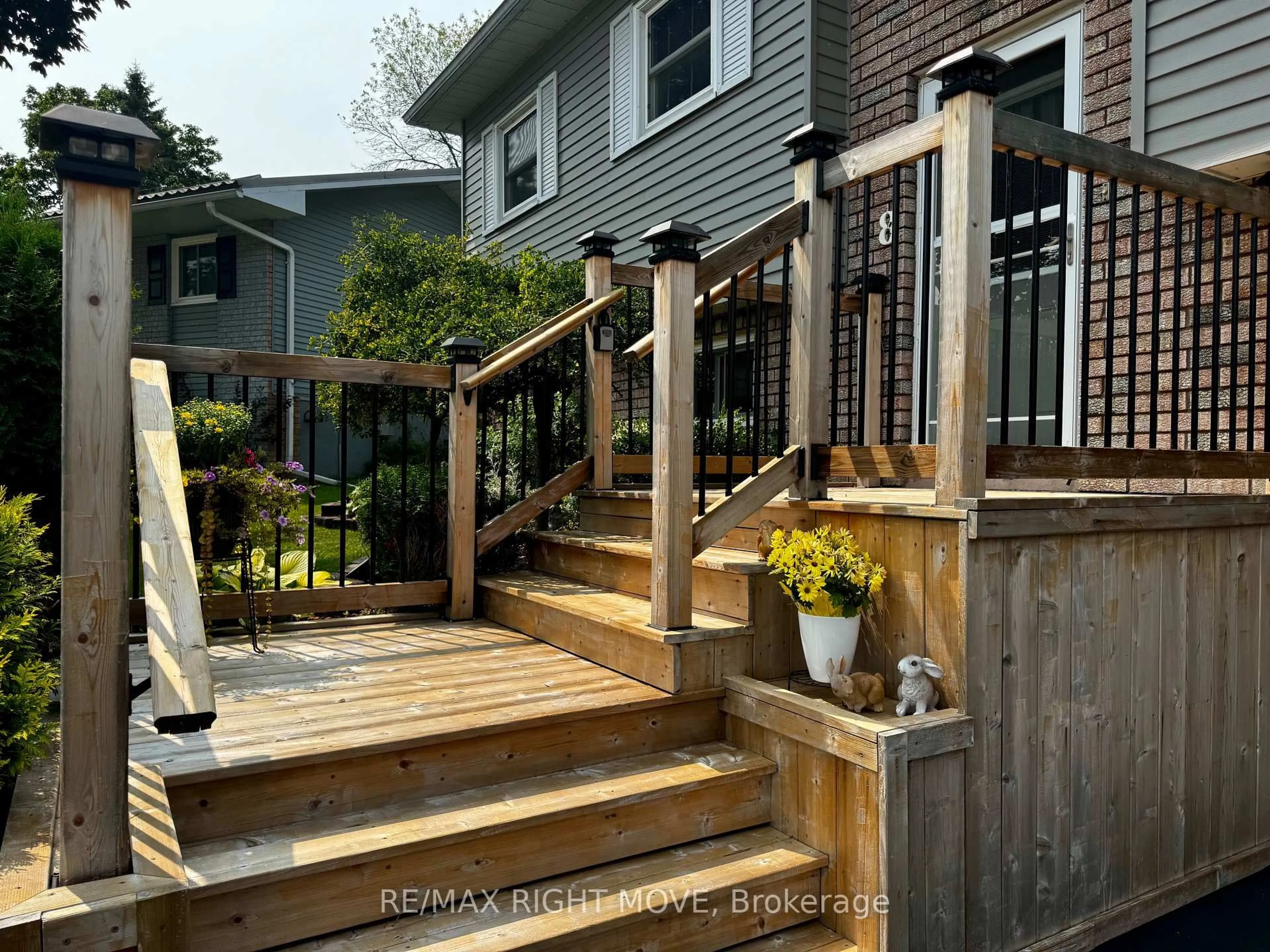 Unknown for 8 Gaudaur Crt, Orillia Ontario L3V 7B4