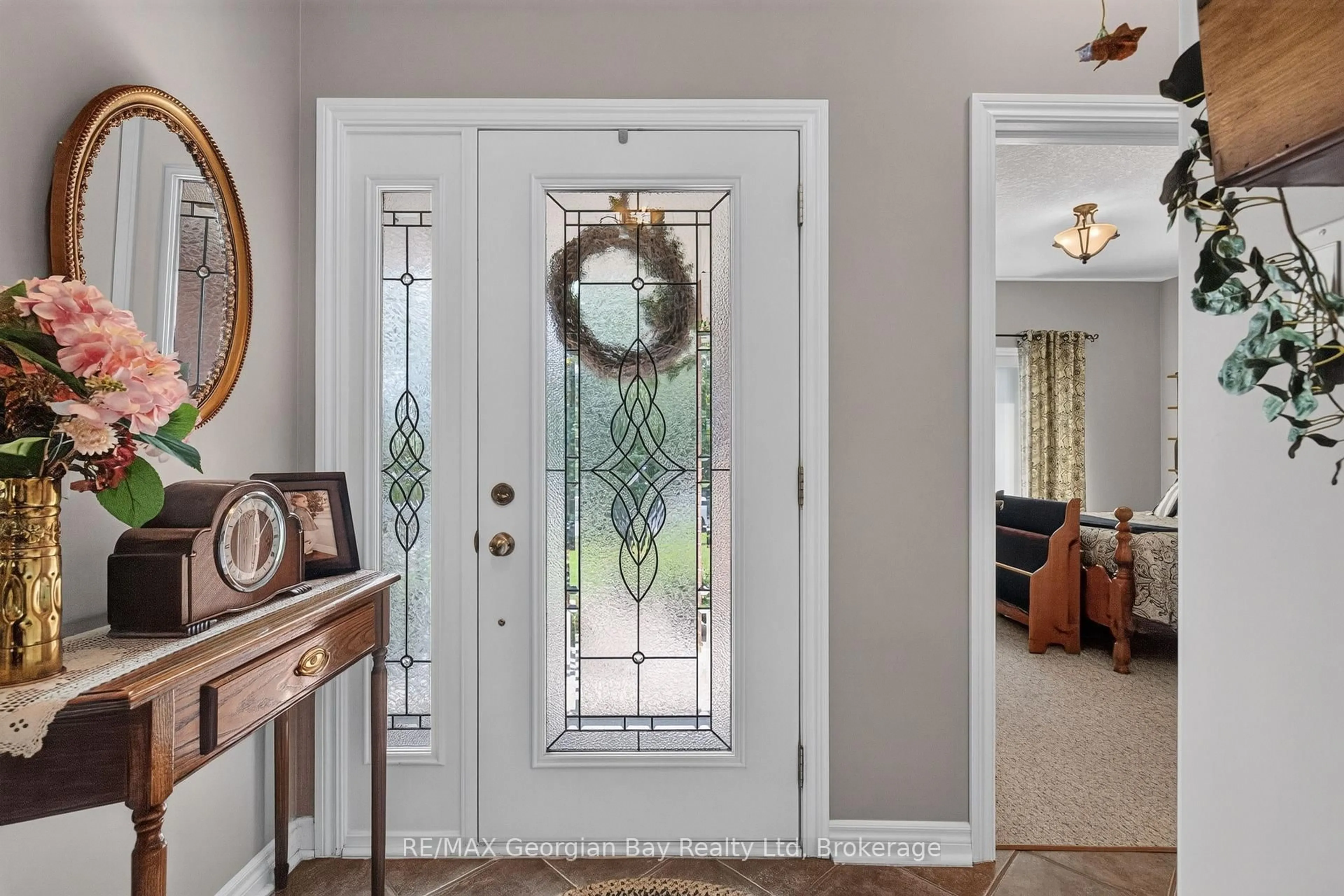 Indoor entryway for 1339 Tiny Beaches Rd, Tiny Ontario L9M 0H3